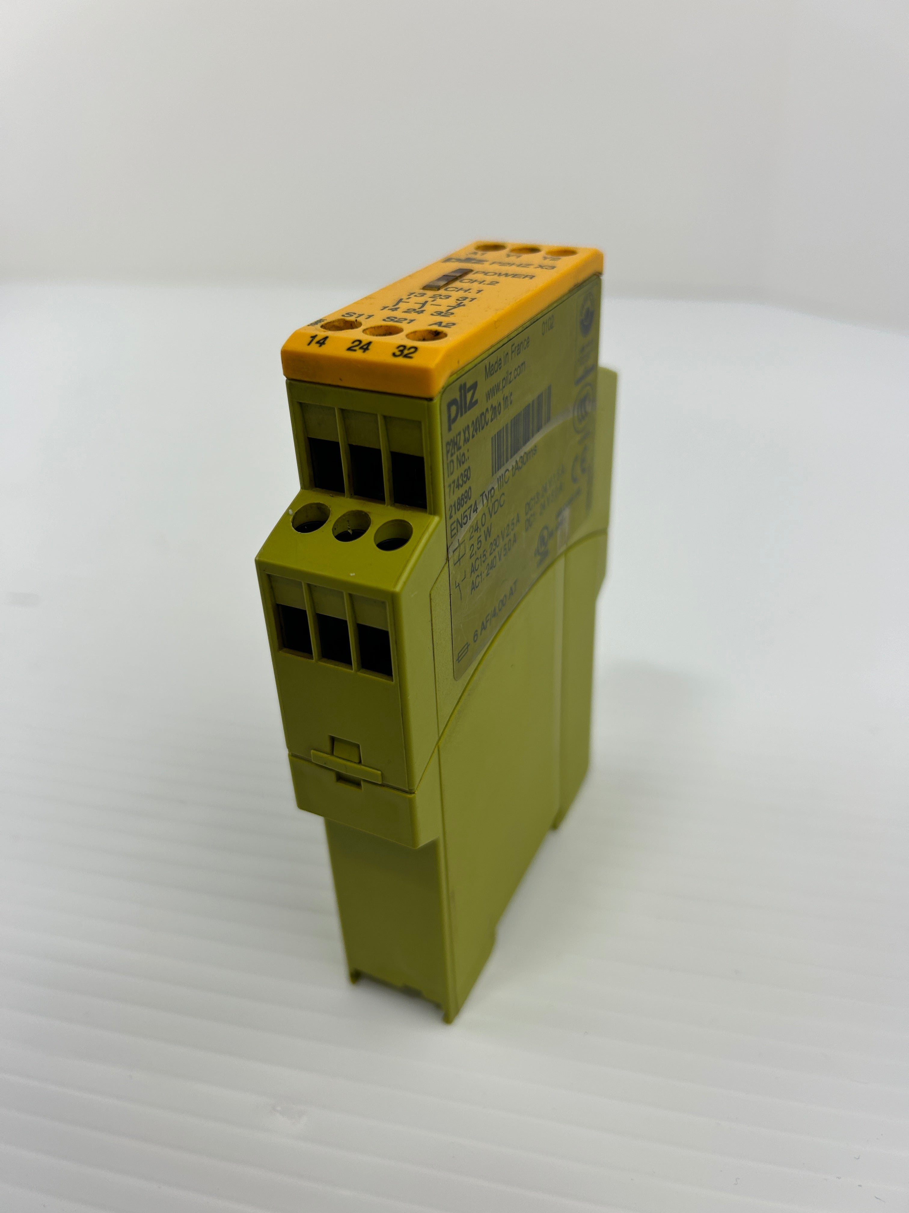 Pilz P2HZ X3 Safety Relay 24VDC 2n/o 1n/c 774350 - No Bottom Clip