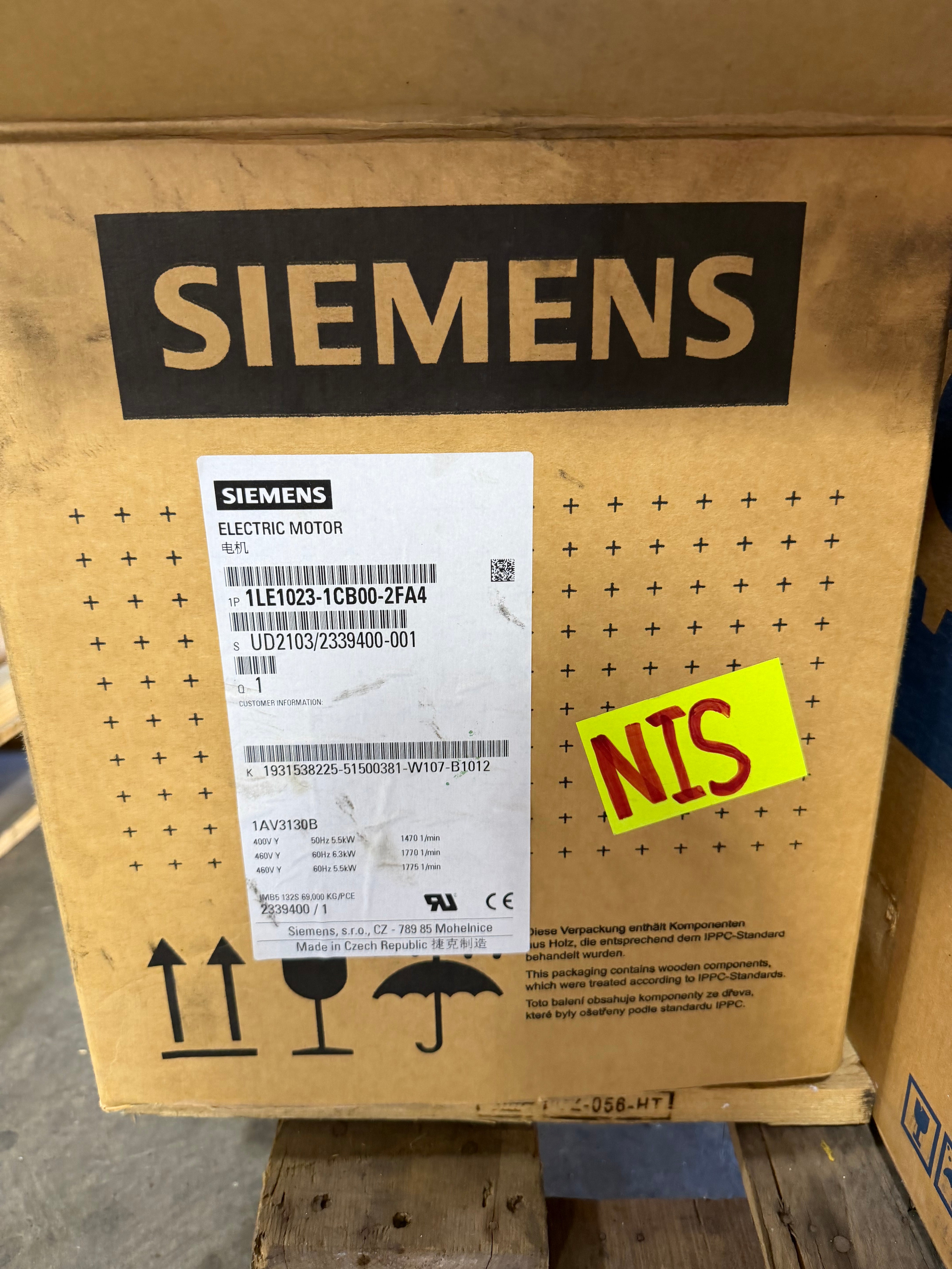 Siemens 1LE1023-1CB00-2FA4 7.5HP Motor 460V 3PH 1775RPM IEC132S IMB5