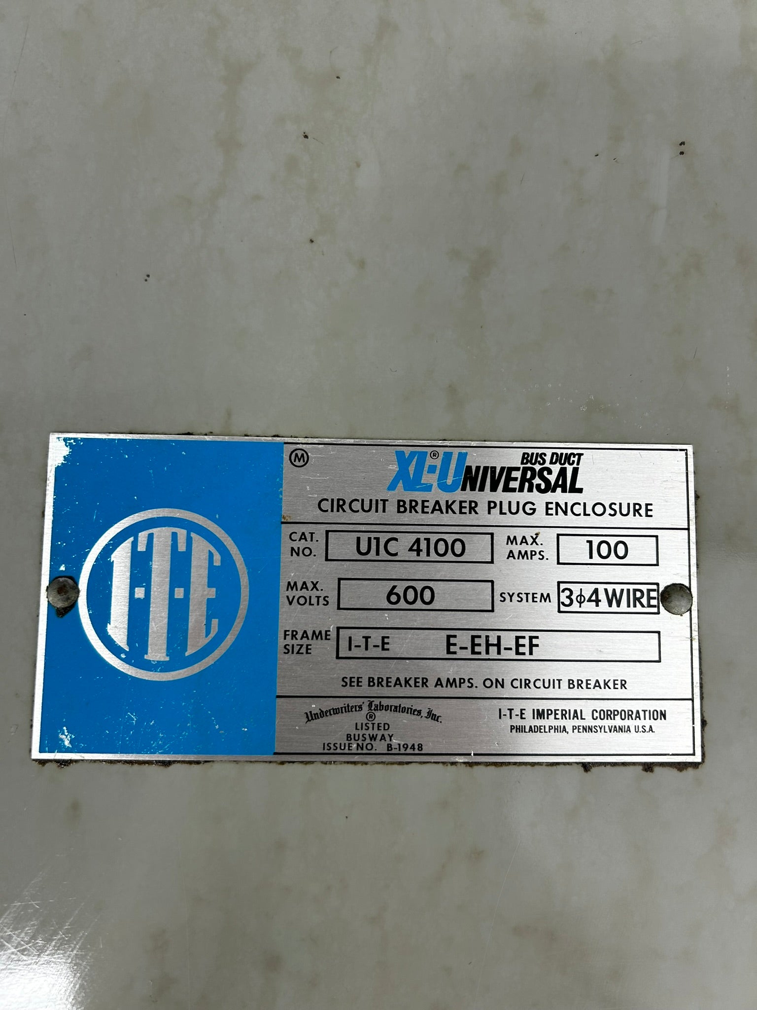 ITE U1C 4100 XL-Universe Bus Plug Duct Way Breaker Enclosure 600V 100A 3PH 4Wire