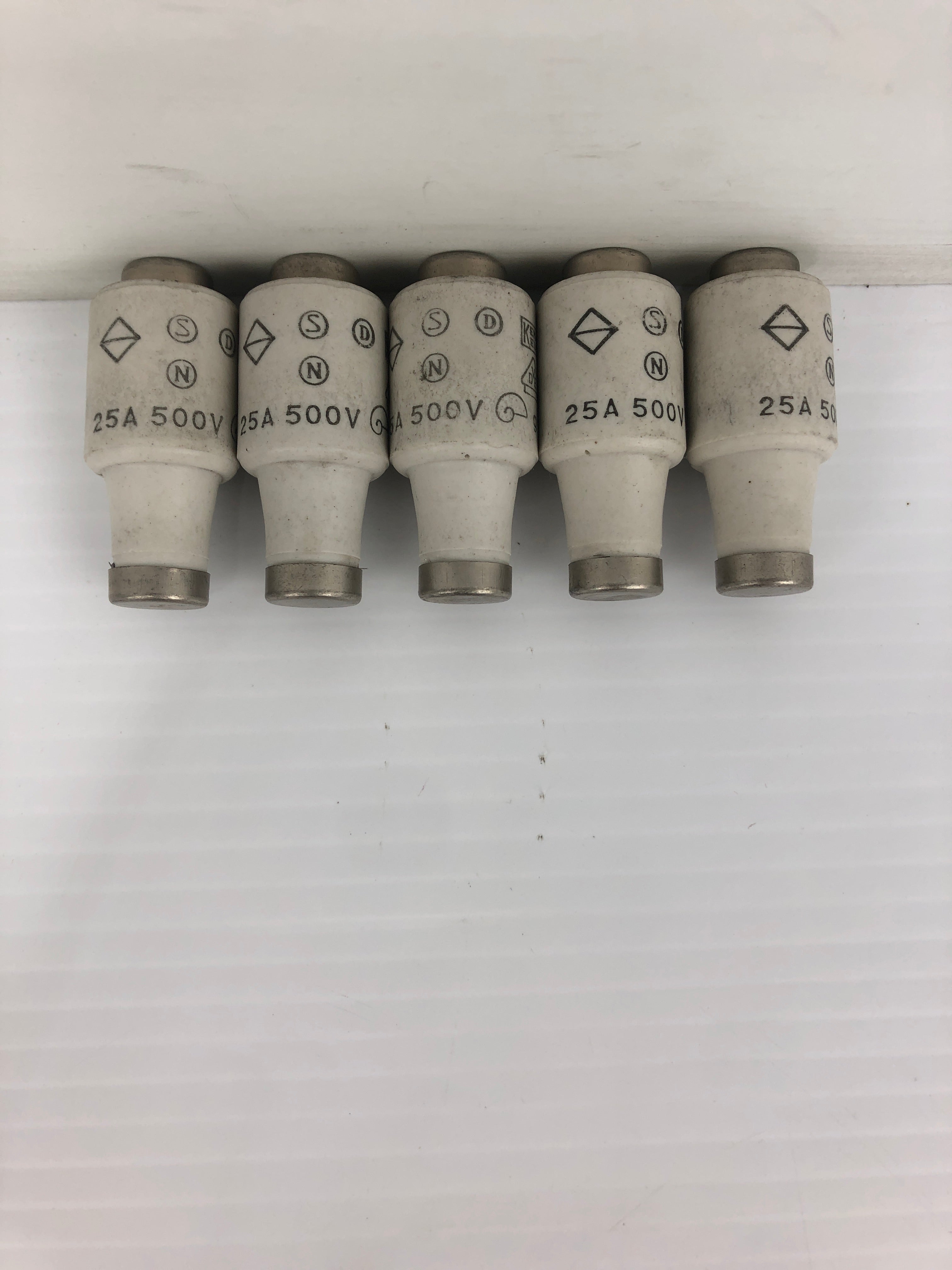 Kema Keur Ceramic Bottle Fuse 25A 500V - Lot of 5