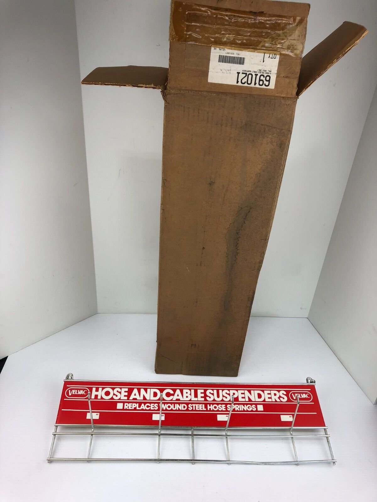 Velvac 691021 4-Hook Molded Cable Suspender Wall Rack