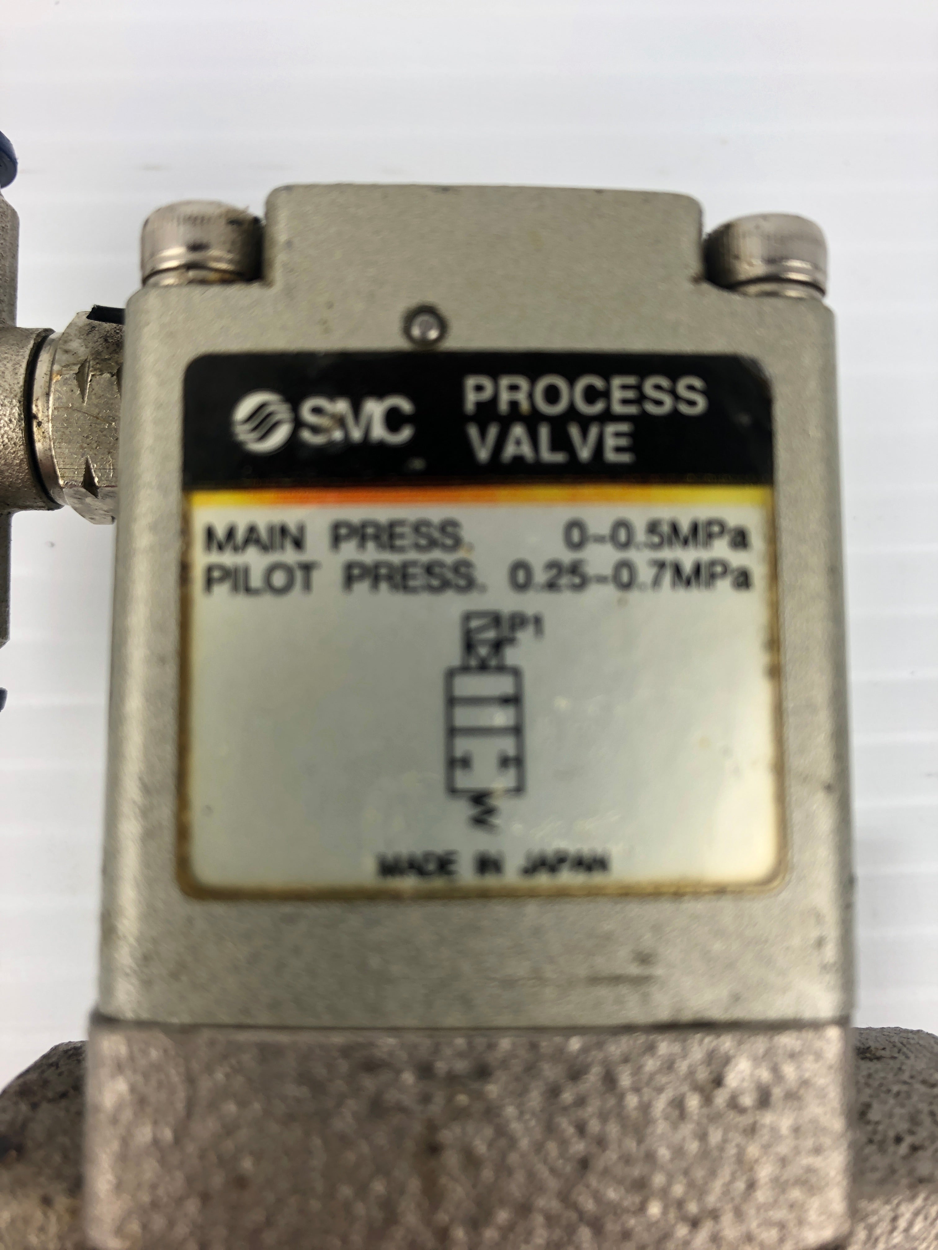 SMC VNC211A Process Valve with 15 mm Port and Metal Tee Fitting