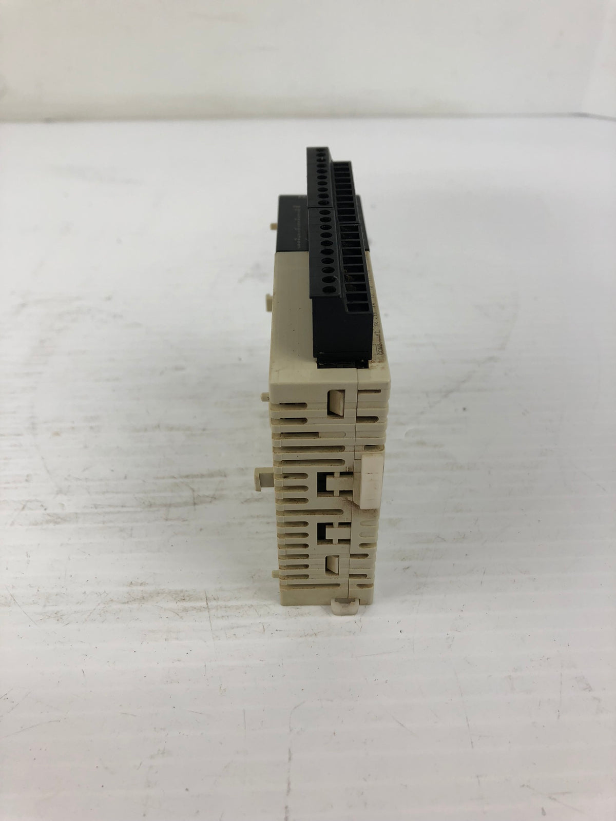 Mitsubishi FX2NC-16EYR-T Programmable Controller