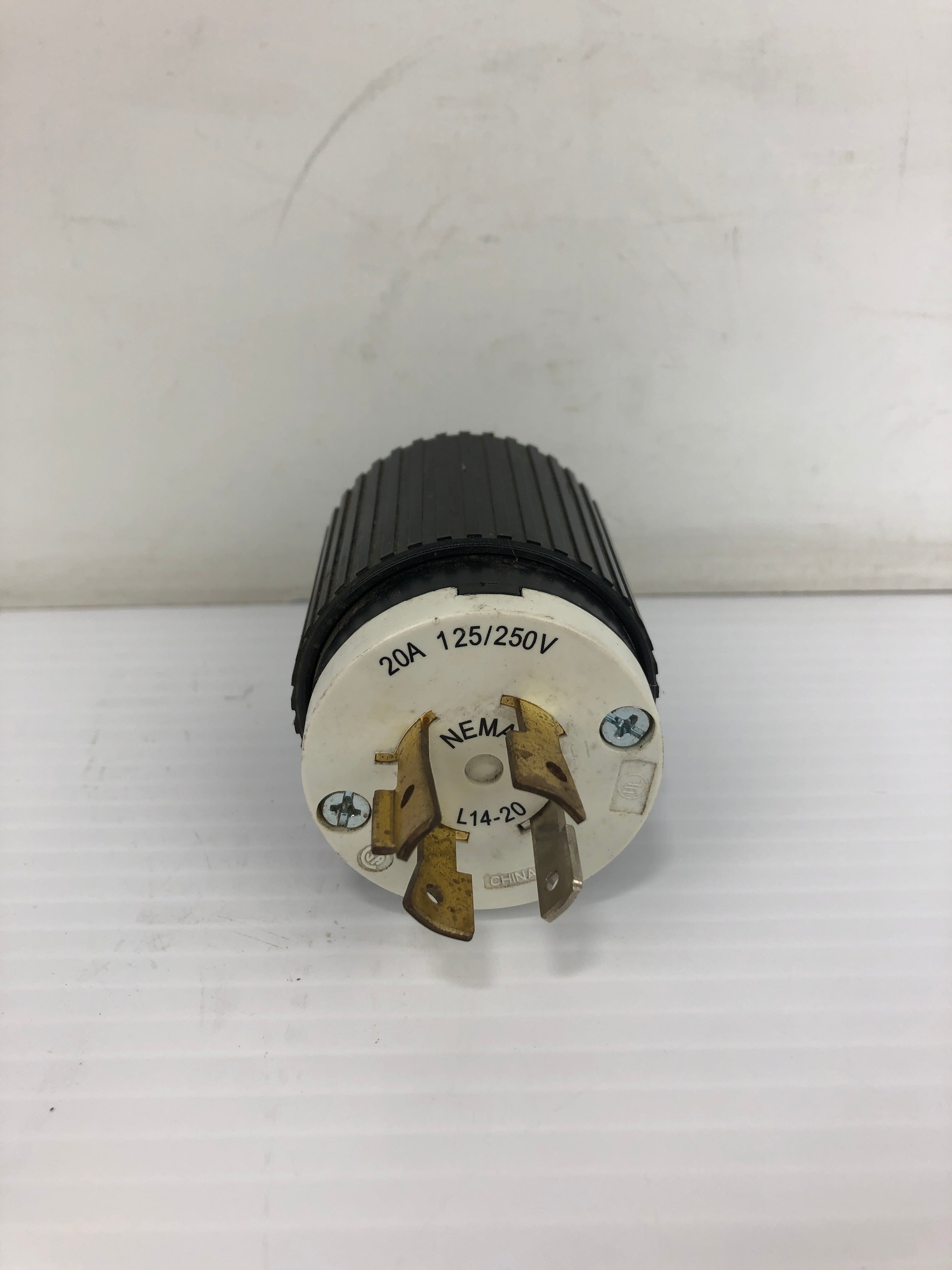 Hubbell Turn and Pull NEMA L14-20 20A 125/250V