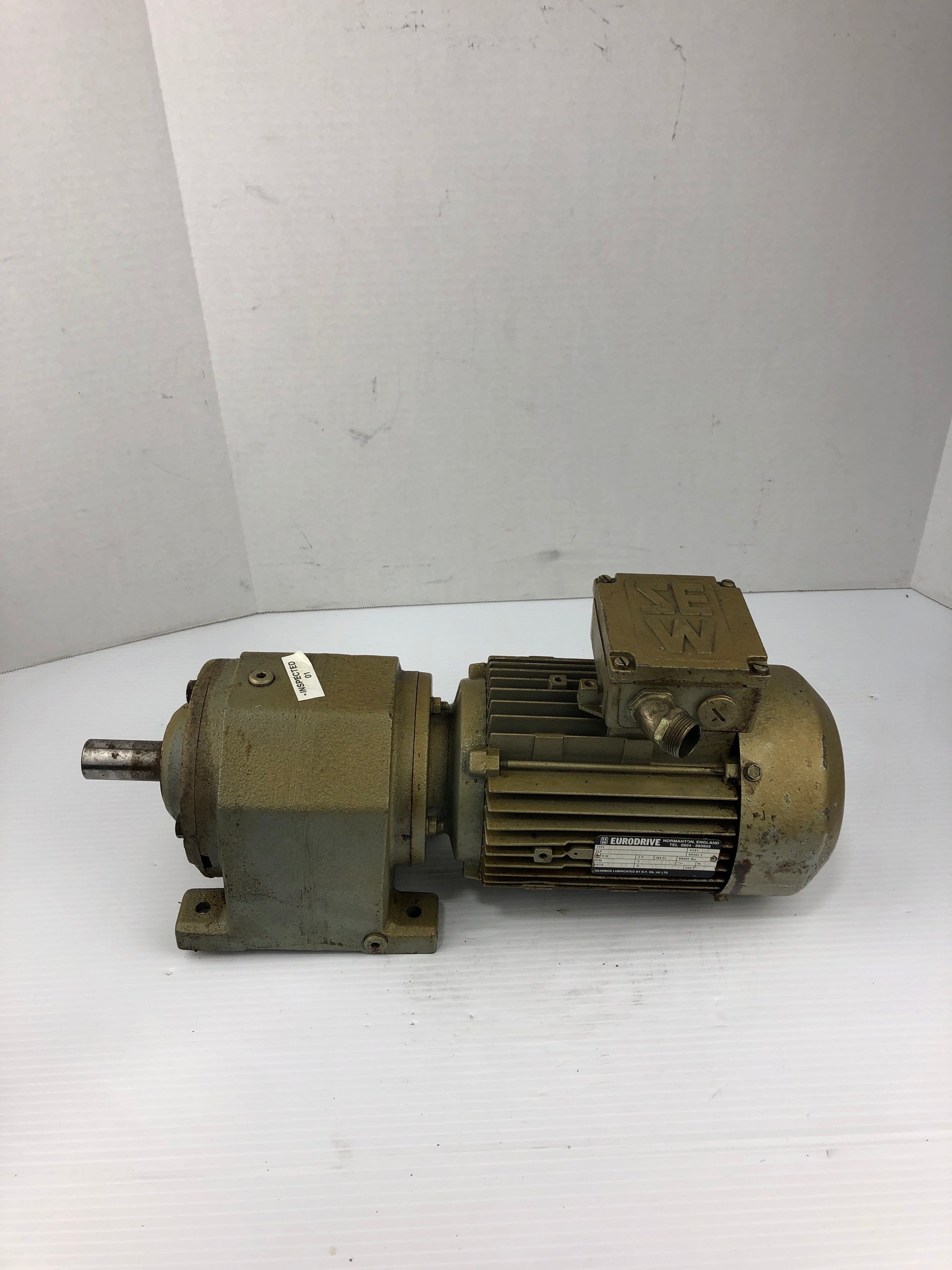 SEW Eurodrive R43DT80K4 Gear Motor 0.55kW 28 RPM 50 Hz 48:44 Ratio