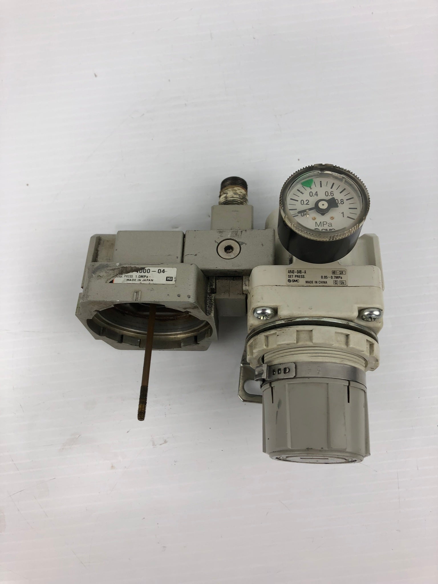 SMC Pressure Regulating Valve AR40-04B-A with AC41B-04-T-X2168 Manifold Filter