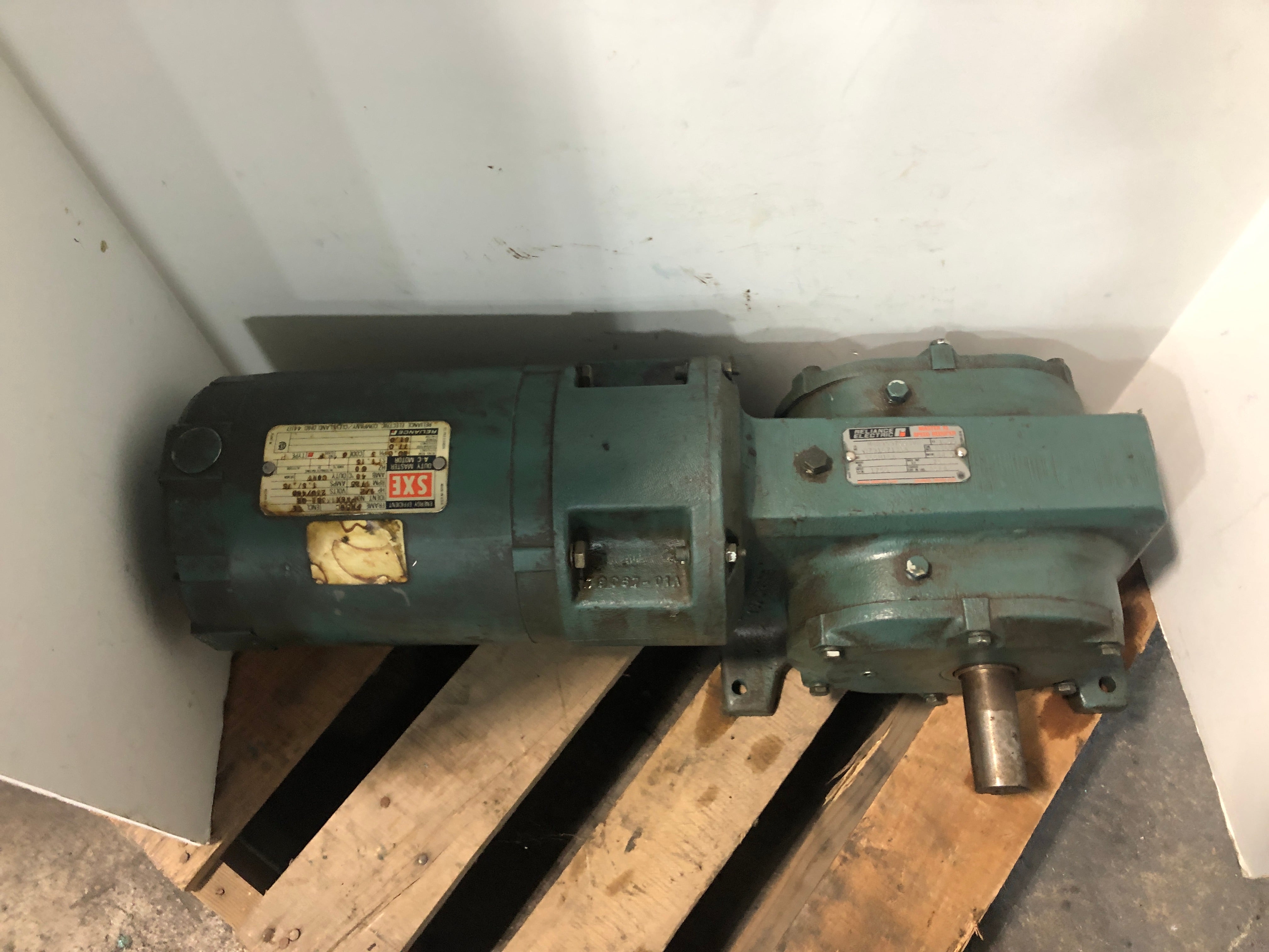 Reliance Electric M629597003VR 07916713SA Speed Reducer & SXE P56X1338R-QR Motor