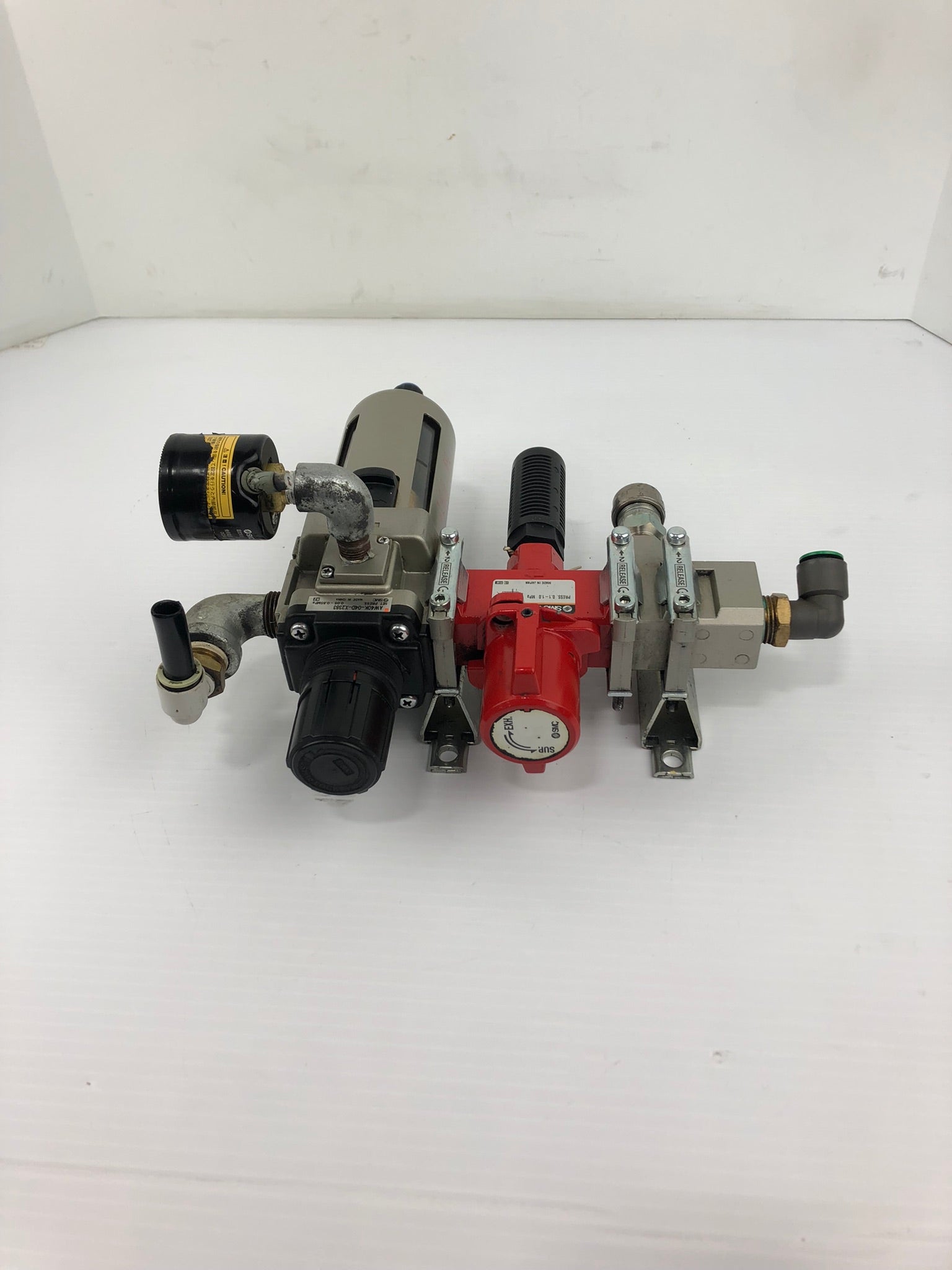 SMC AW40K-04D-X2383 Regulator with VHS40-04-X1 Valve