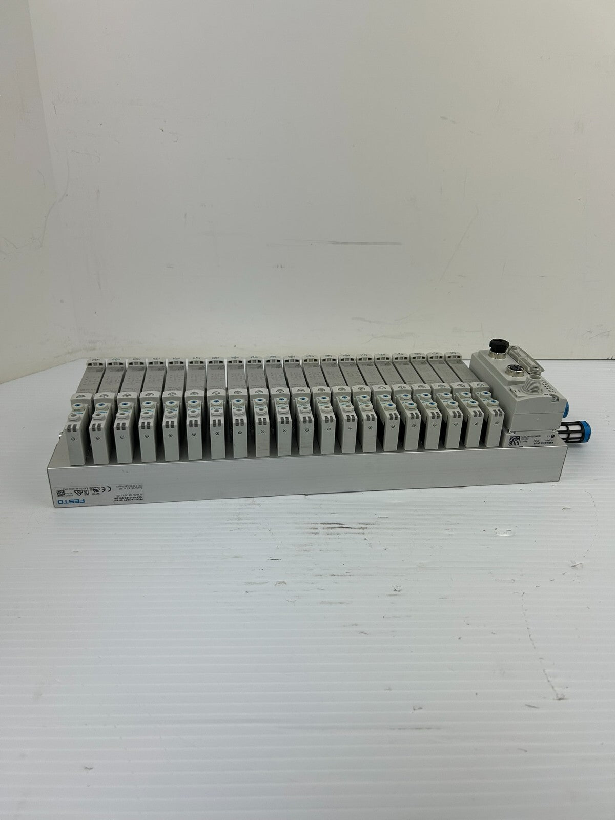 Festo VTUG-14-VRPT-S8-B1T-G14-UL-G18S-9K11M Manifold Valve Assembly w/ 20 Valves