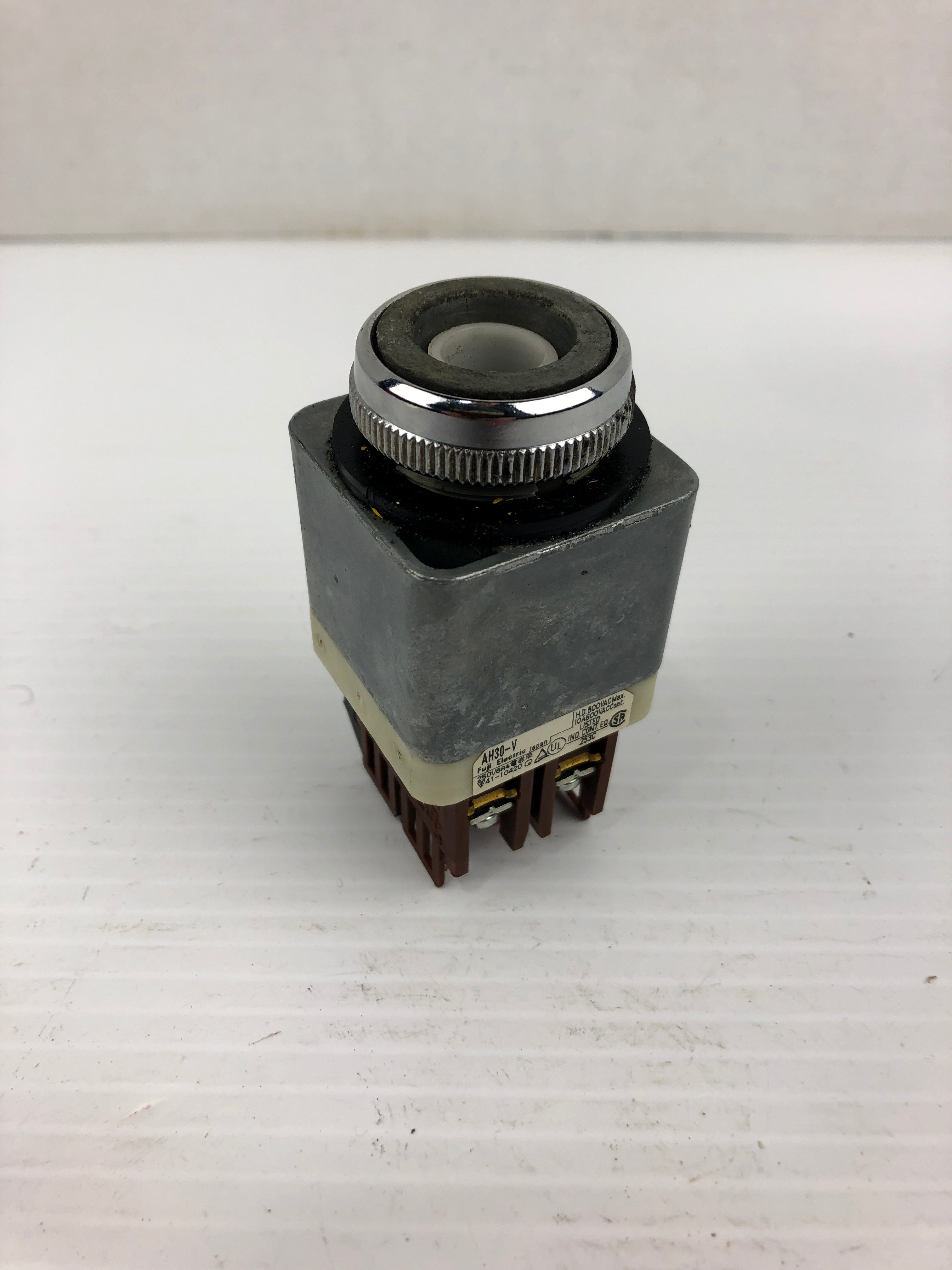 Fuji Electric AH30-V Push Button - Missing Top Cover