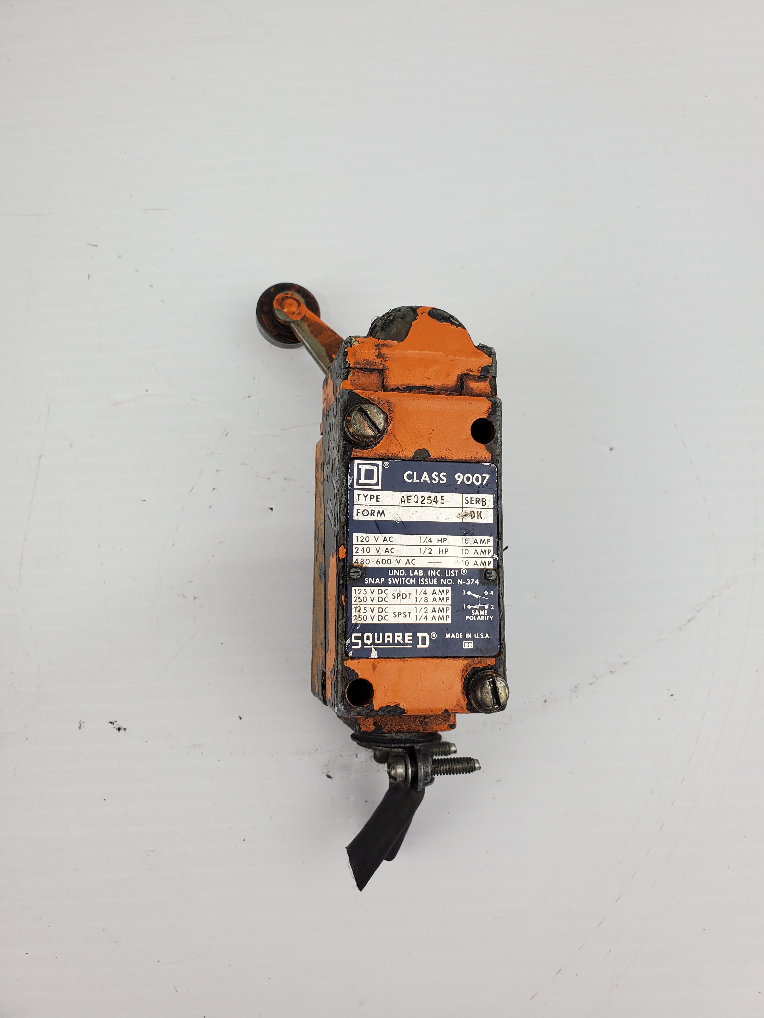 Square D AEQ2545 Limit Switch Series B Class 9007