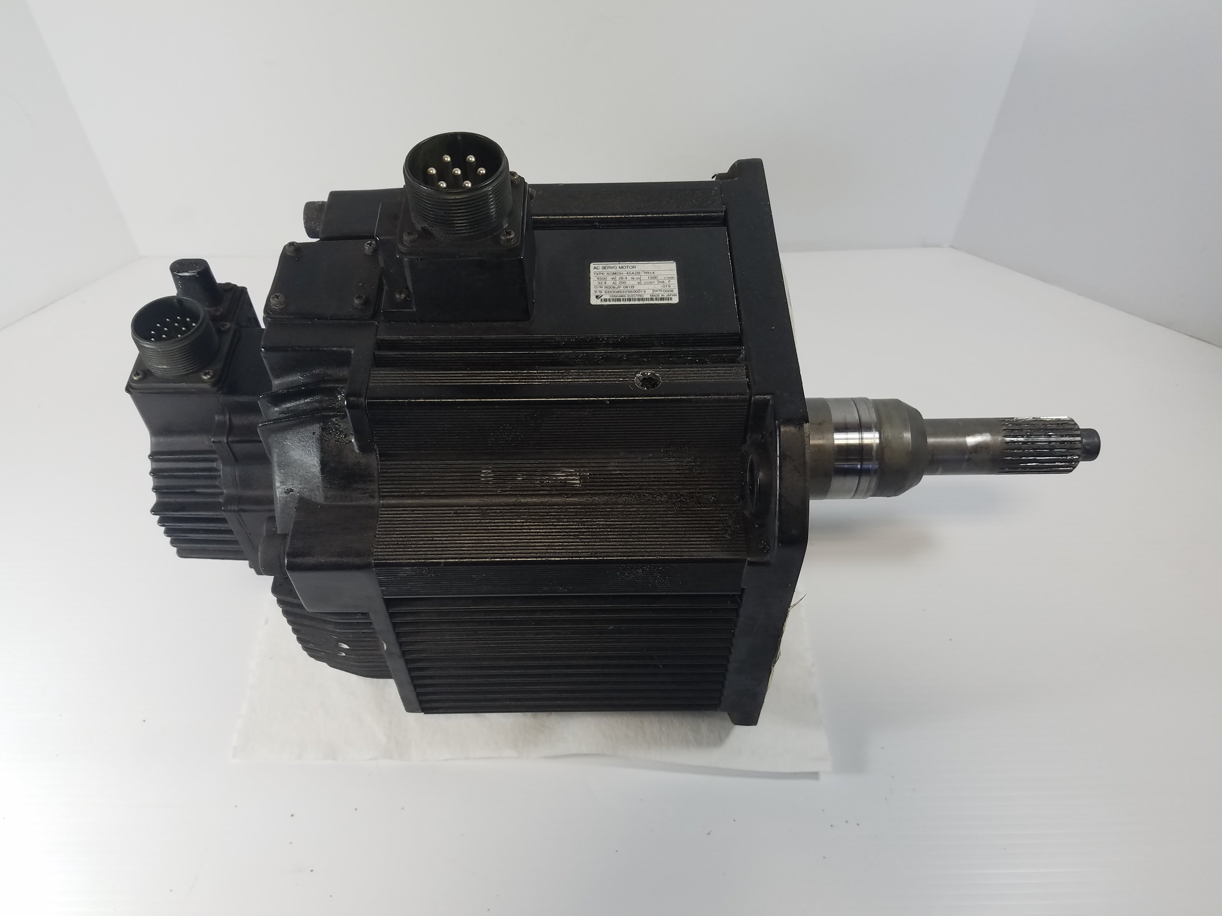 Yaskawa SGMDH-45A2B-YR14 AC Servo Motor 4500W 1500r/min