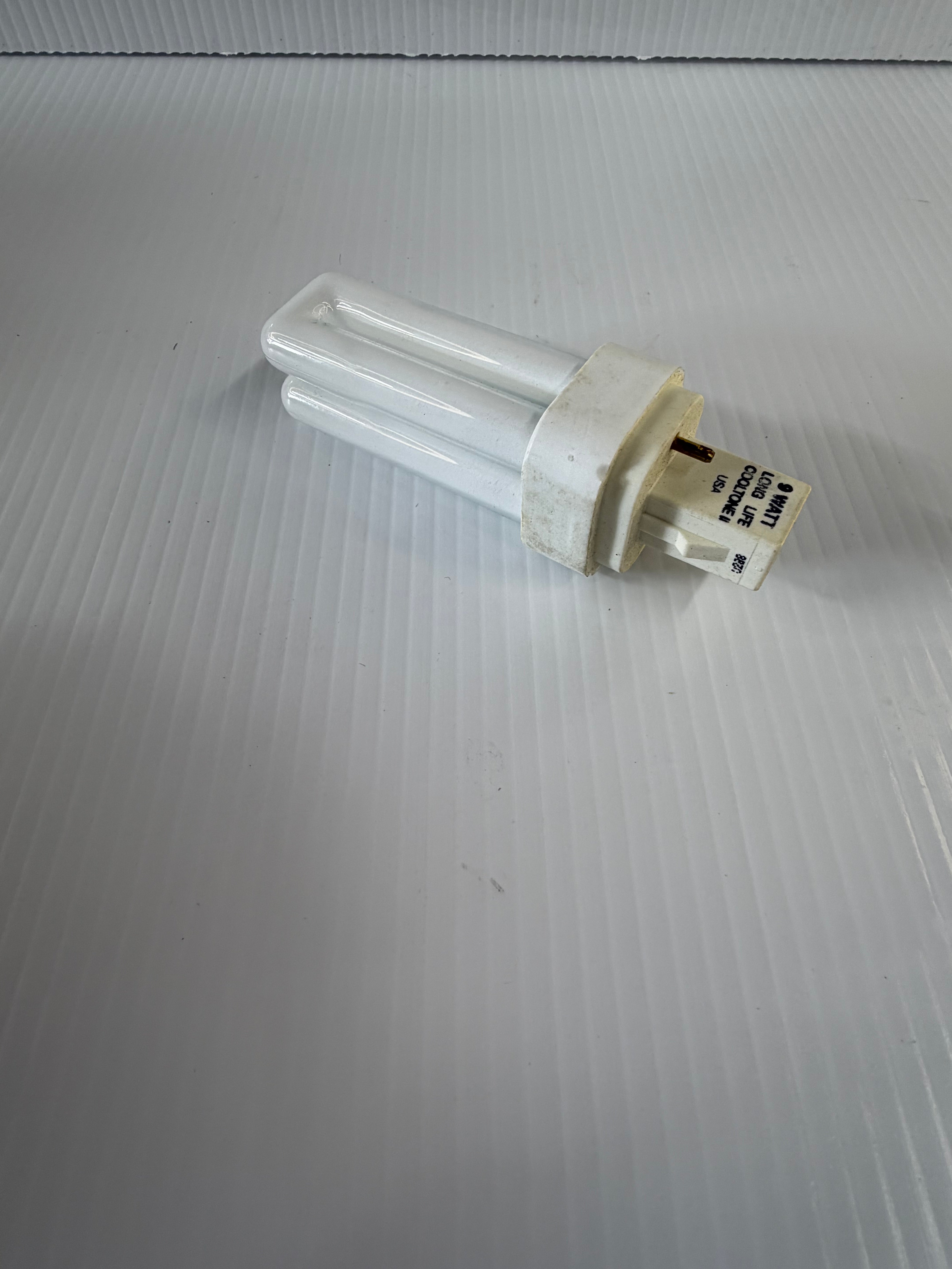 Lot of 4 9 Watt Cooltone Long Life Bulbs