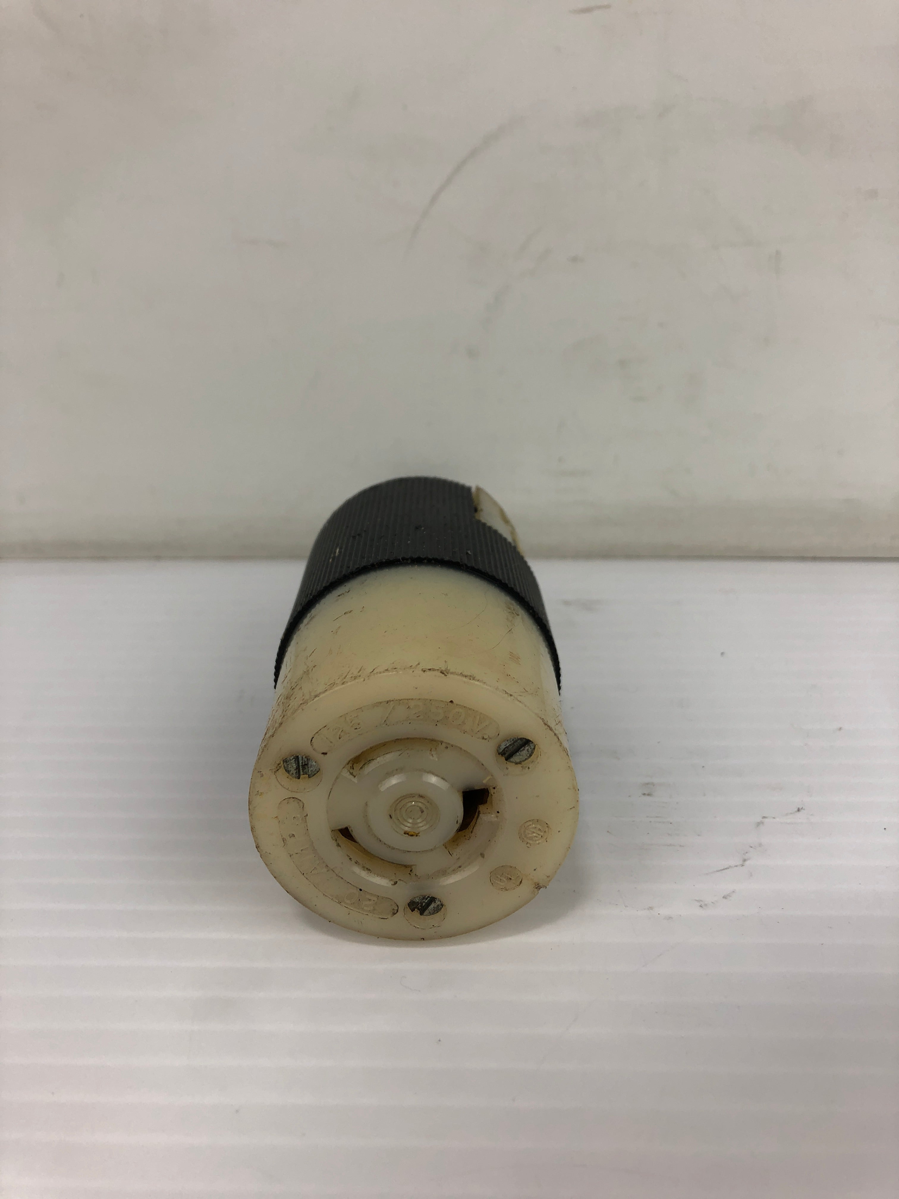 Hubbell Turn and Pull Receptacle 20A 125/250V