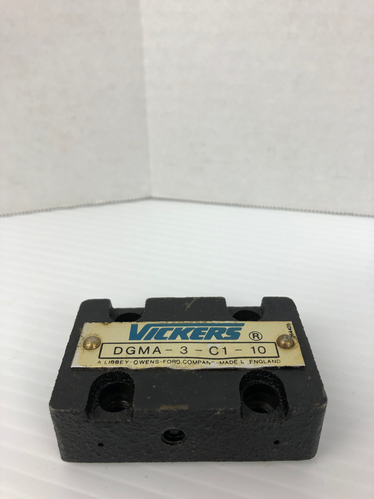 Vickers DGMA-3-C1-10 Valve Connection Plate
