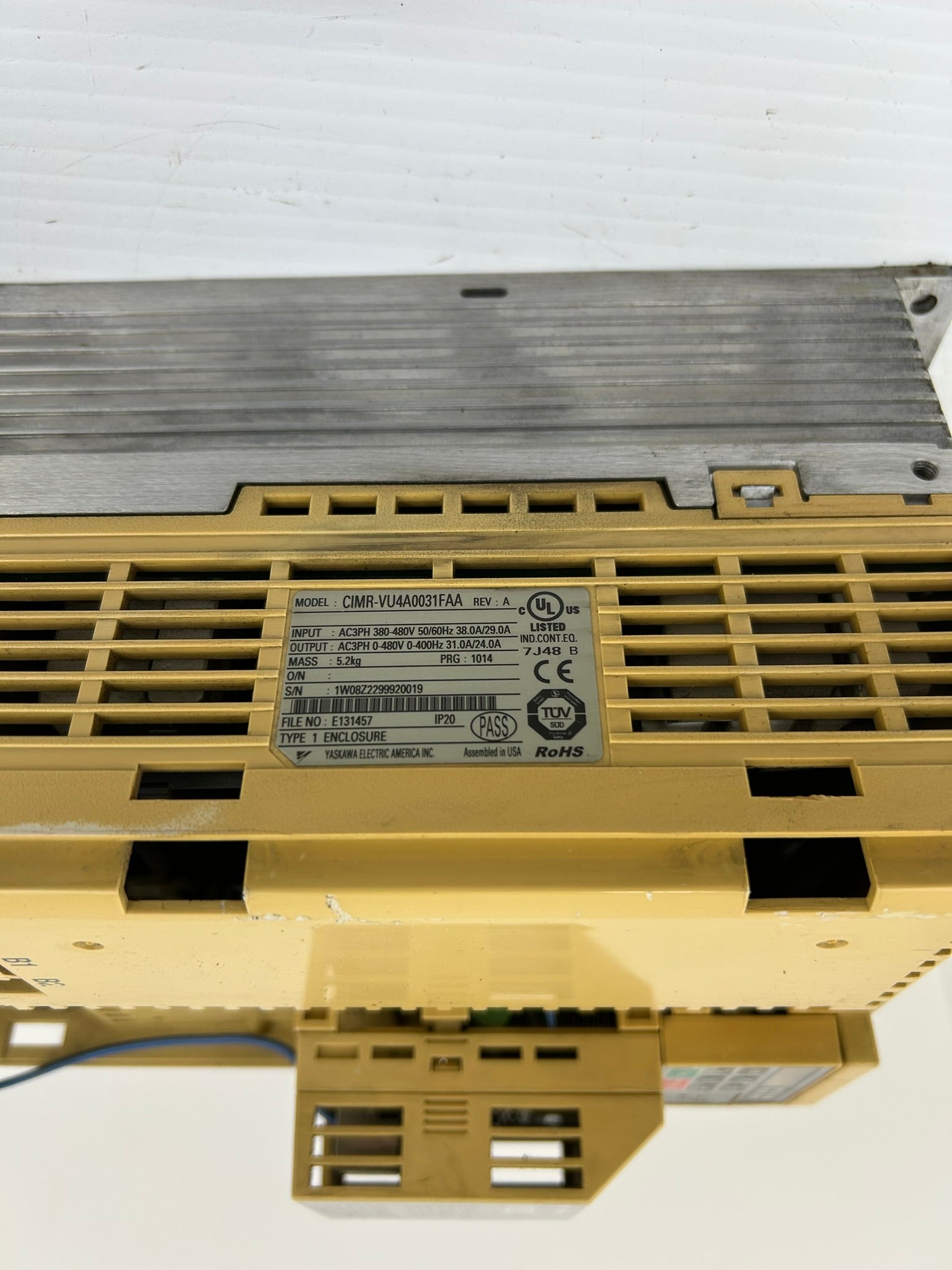 Yaskawa Electric CIMR-VU4A0031FAA 3PH AC Drive Rev A - No Top or Bottom Cover