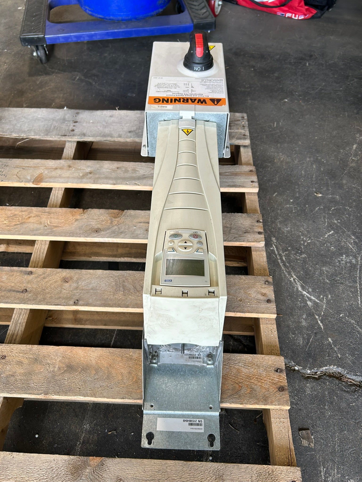 ABB ACH550-PCR-015A-4 VFD Drive 480V 3PH 10HP w/ Disconnect Switch Enclosure