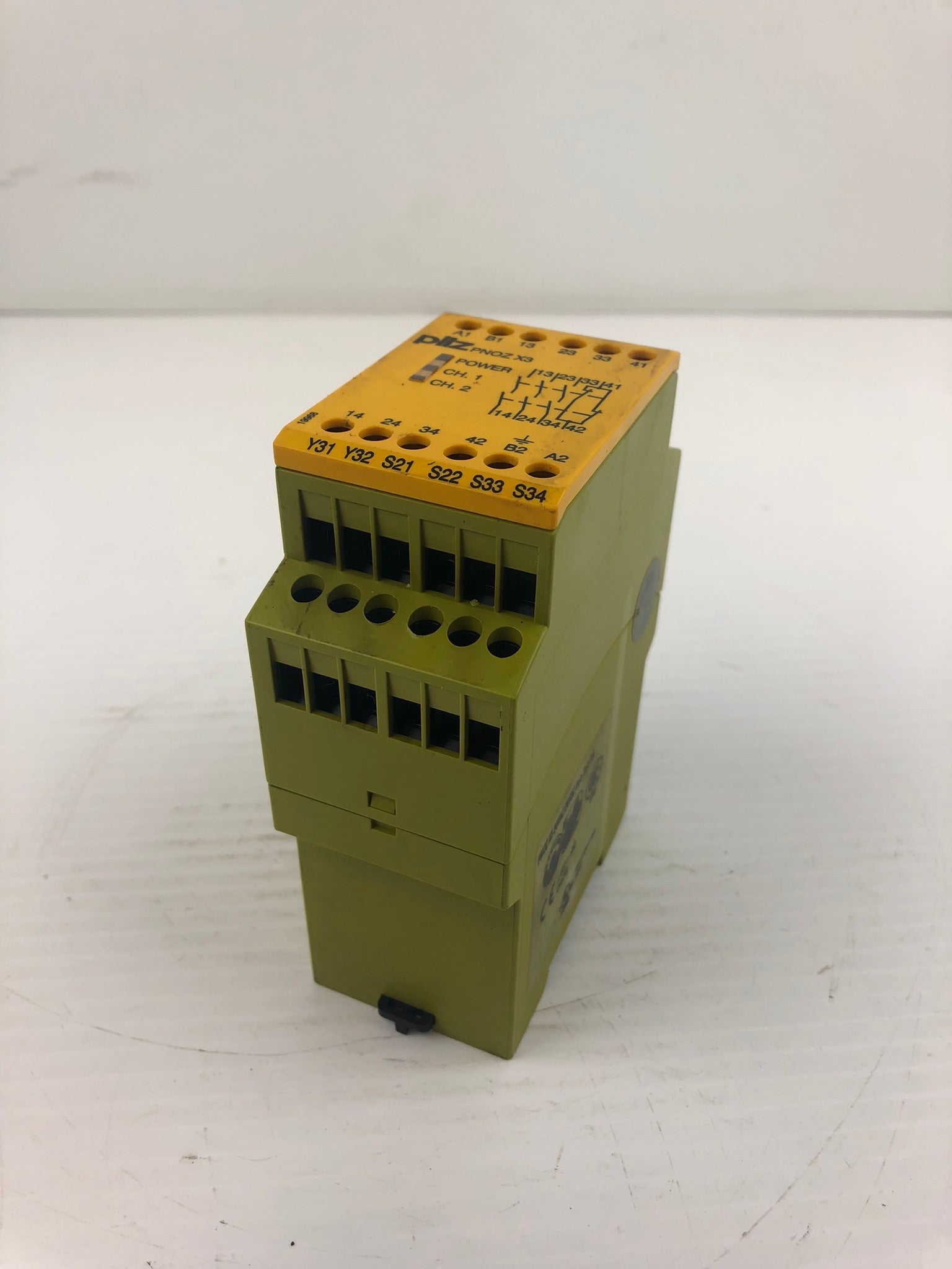 Pilz PN0Z X3 Safety Relay 24VAC 24VDC 3n/o 1n/c 1so