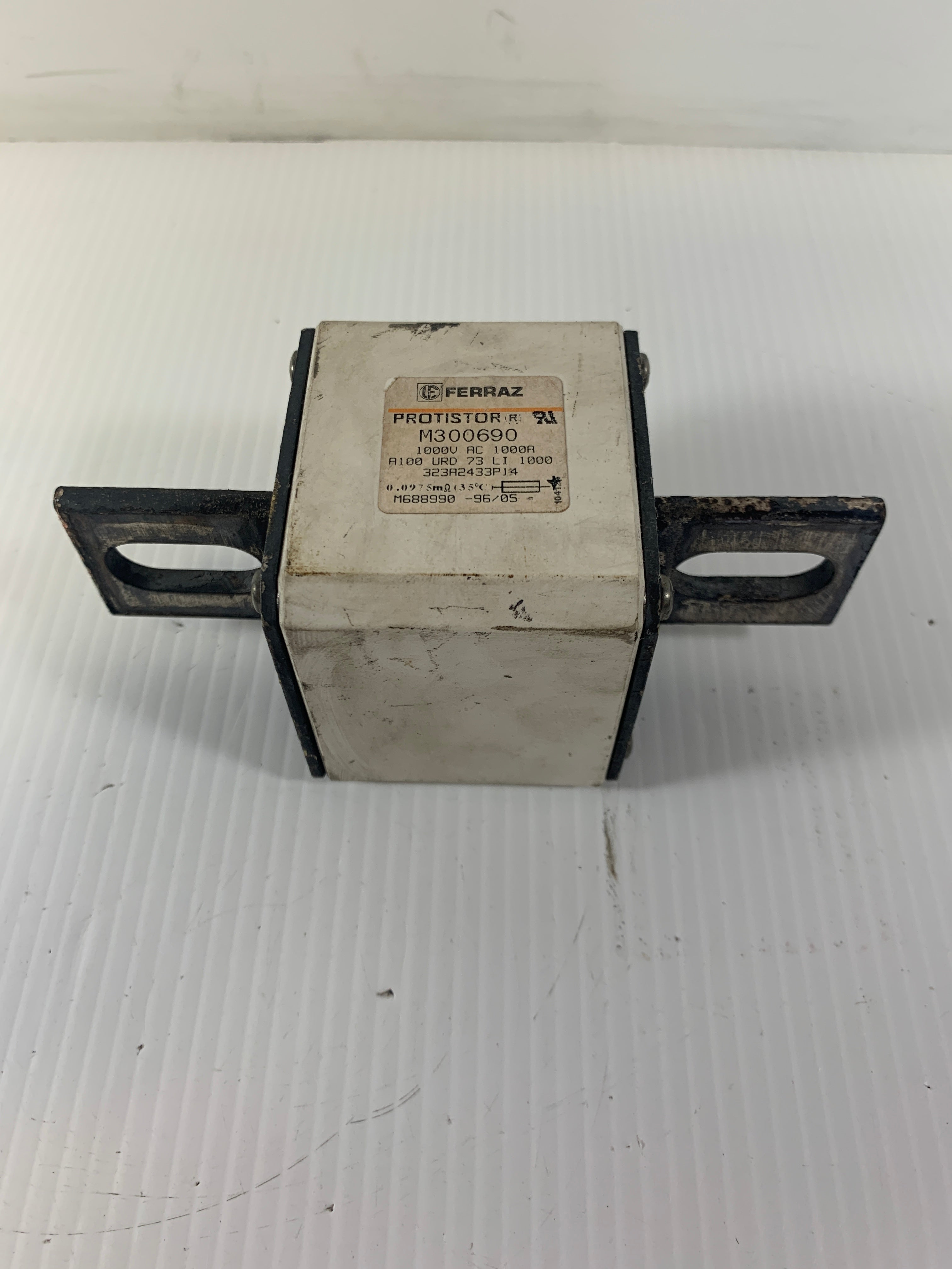 Ferraz Protistor M300690 1000V 1000A 323A2433P14 Fuse