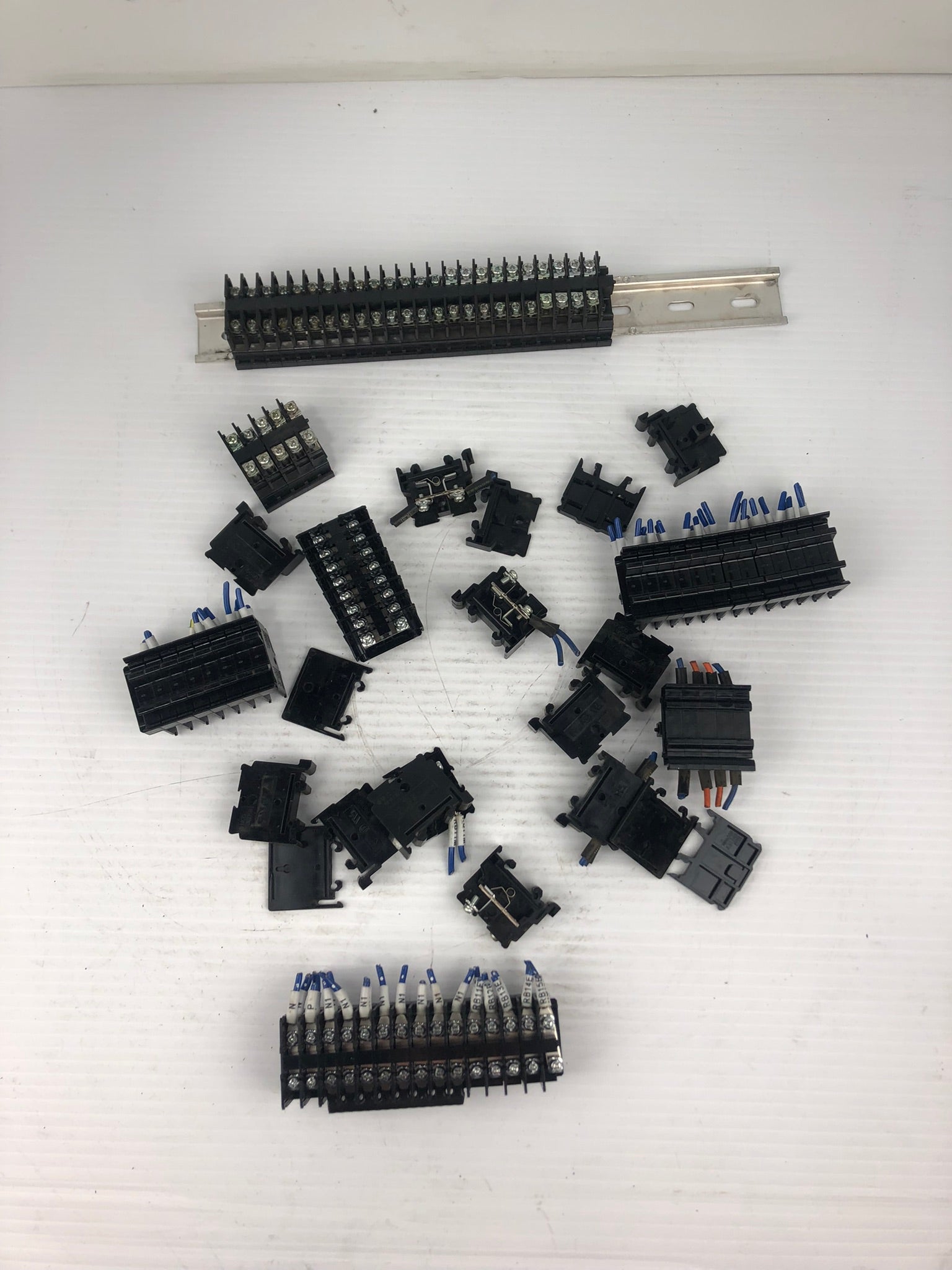 IDEC BN15MW Terminal Blocks - Lot of 95