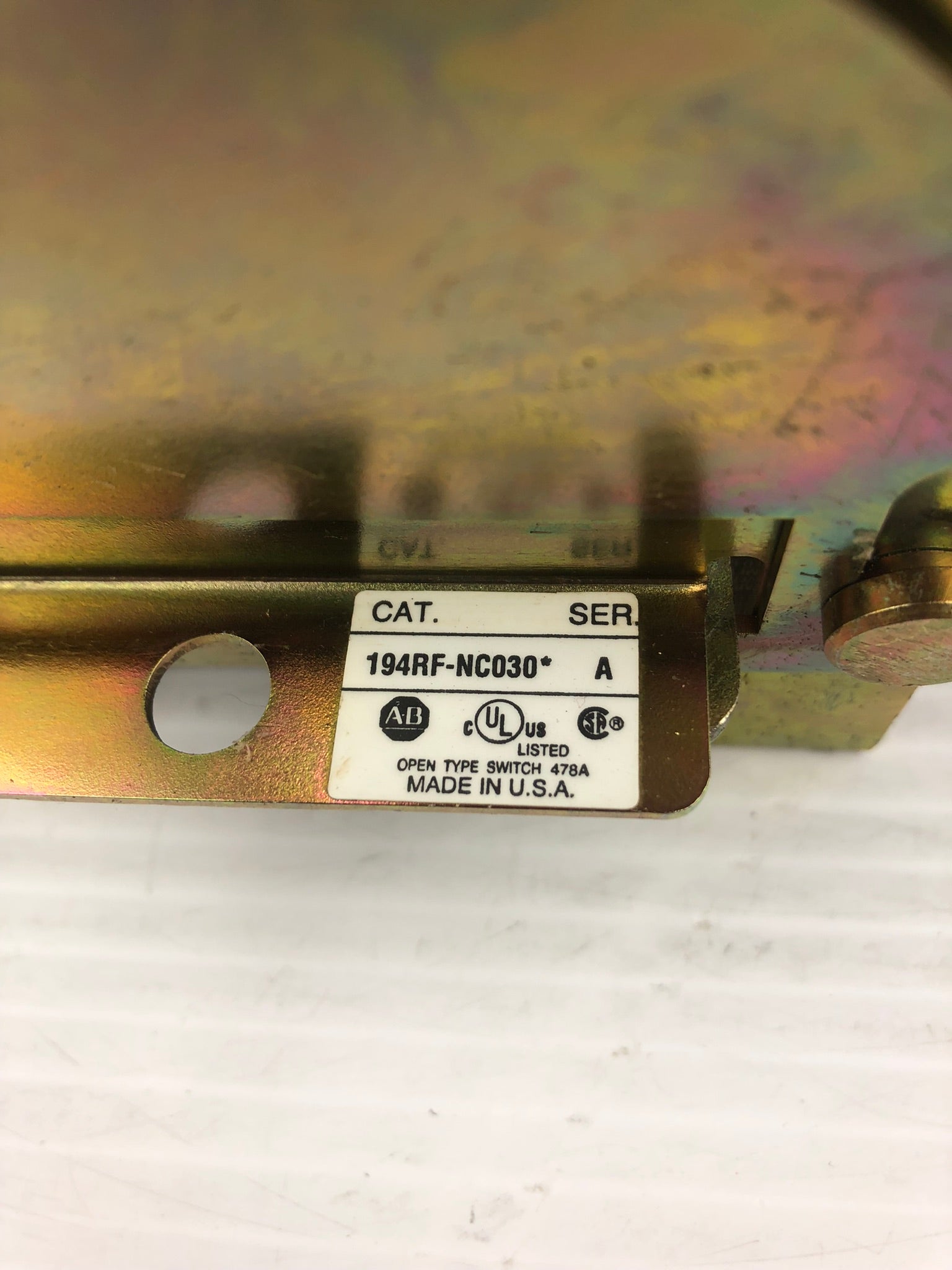 Allen-Bradley 194RF-NC030* Ser A Fused Disconnect Switch Mounted Handle Broken
