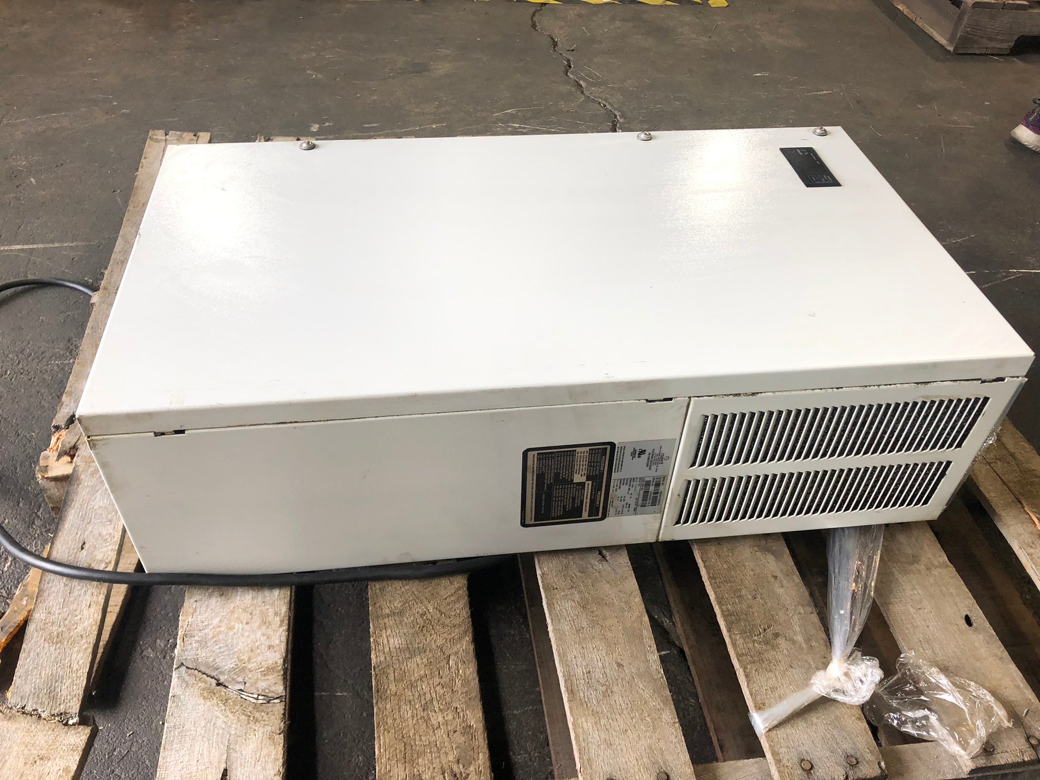 nVent CR290465G003 Electronic Enclosure Air Conditioner 200V 50/60Hz 1 Phase