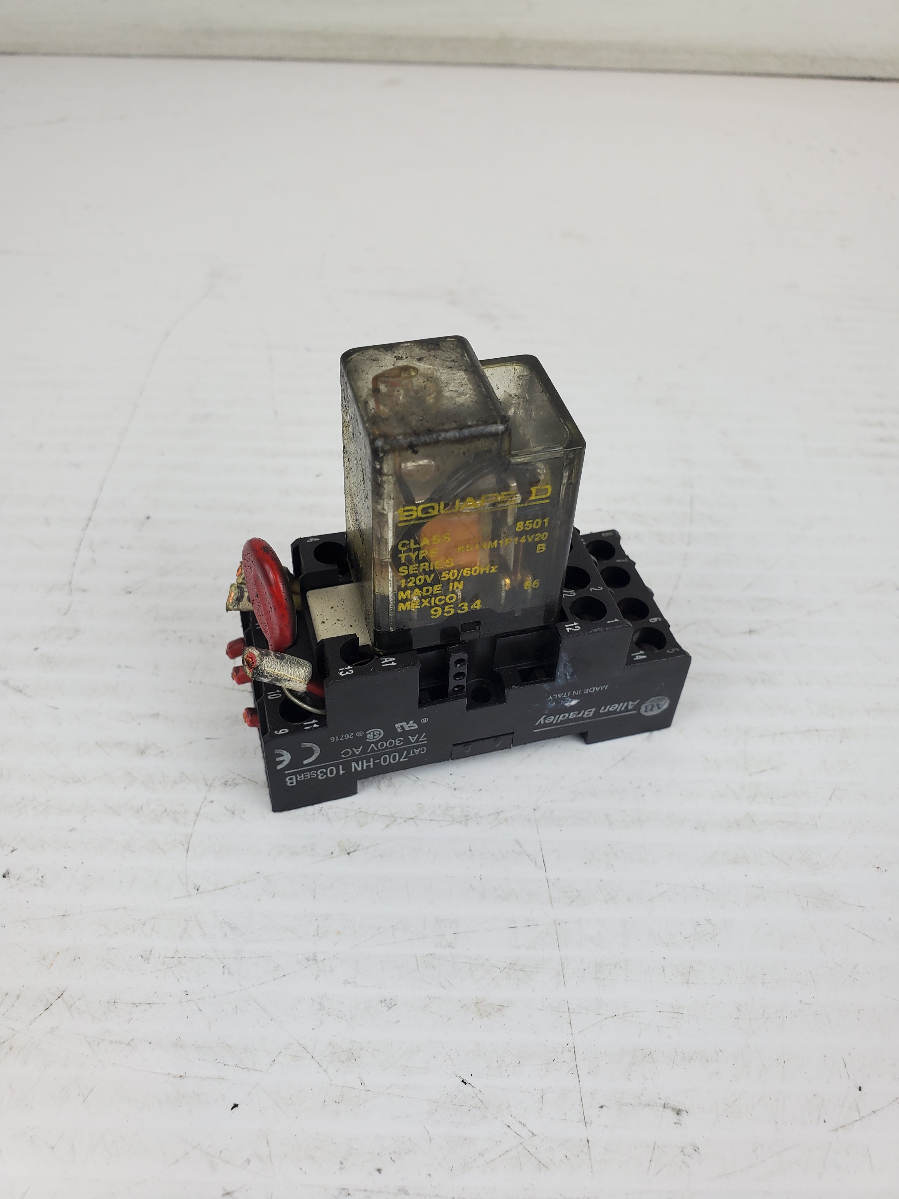 Square D RSD14M1P14V53 Relay with Base 700-HN 103 Series B