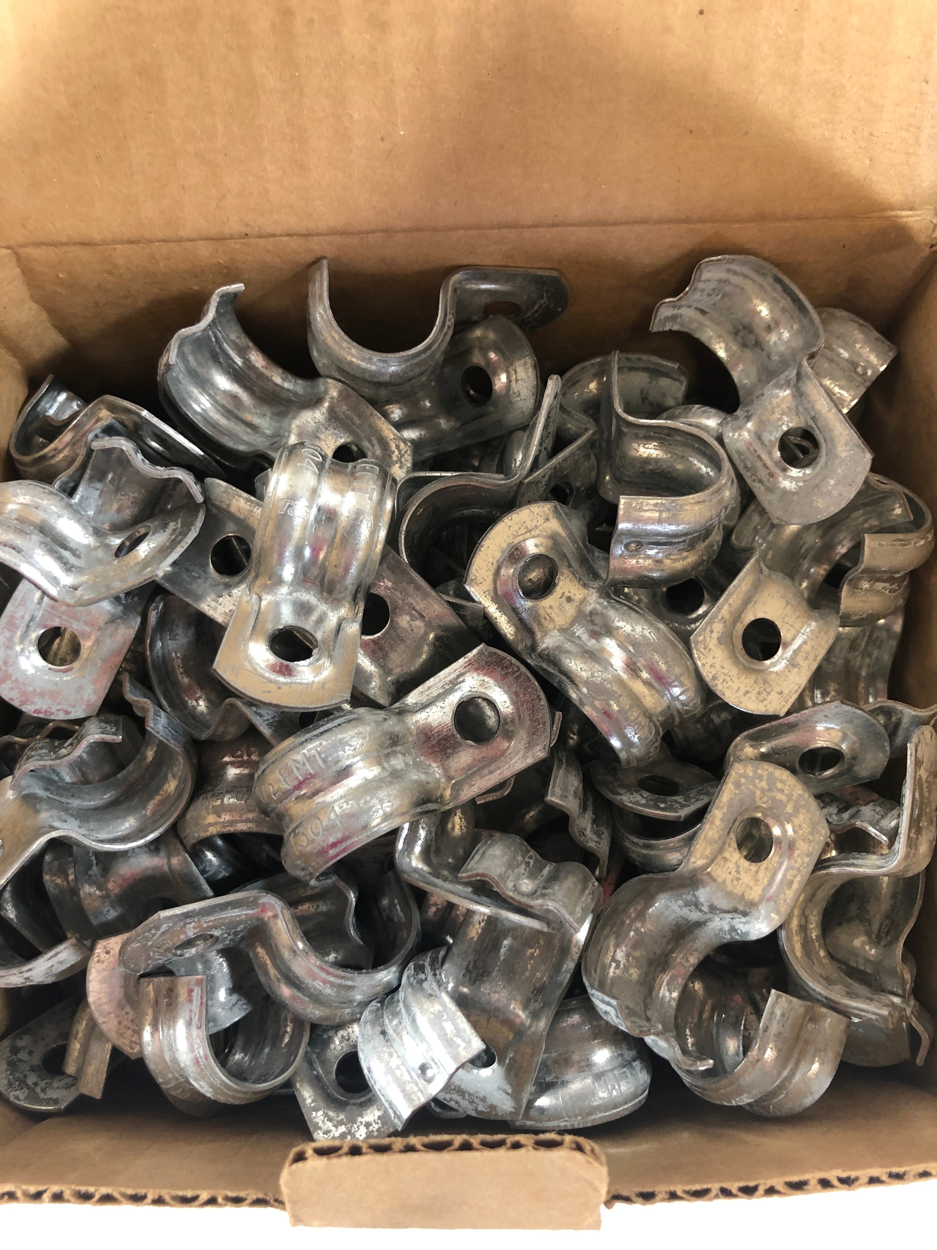 Iberville 1 Hole E.M.T. Straps 1/2" CI-1304 - Box of 200