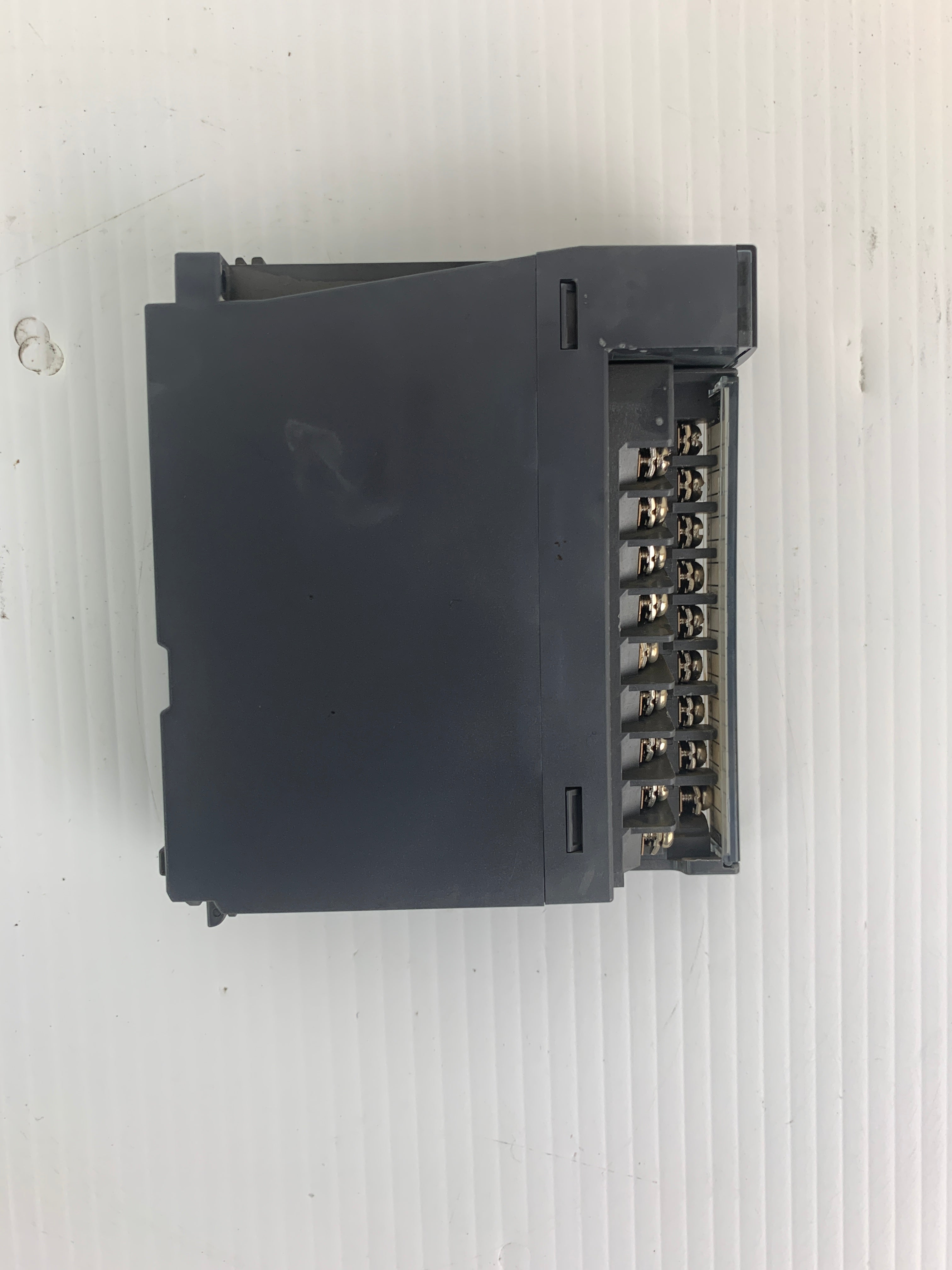 Mitsubishi QY40P PLC Output Unit 12/24 VDC