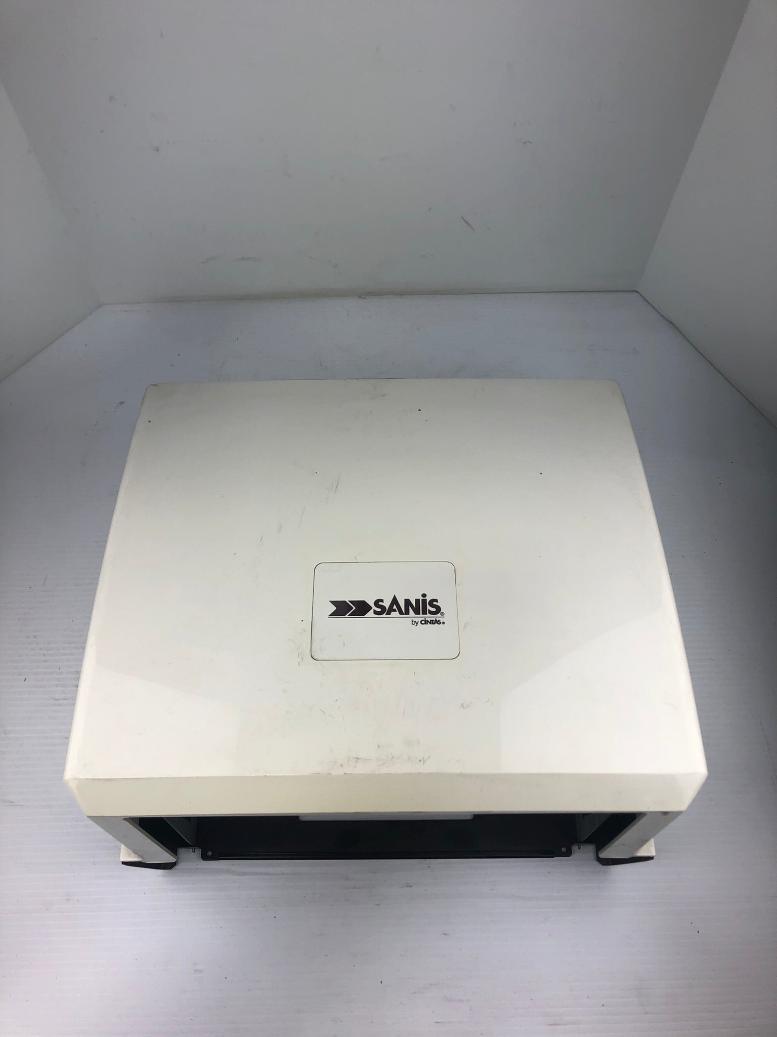 Sanis by Cintas 31080525 White Paper Towel Dispenser