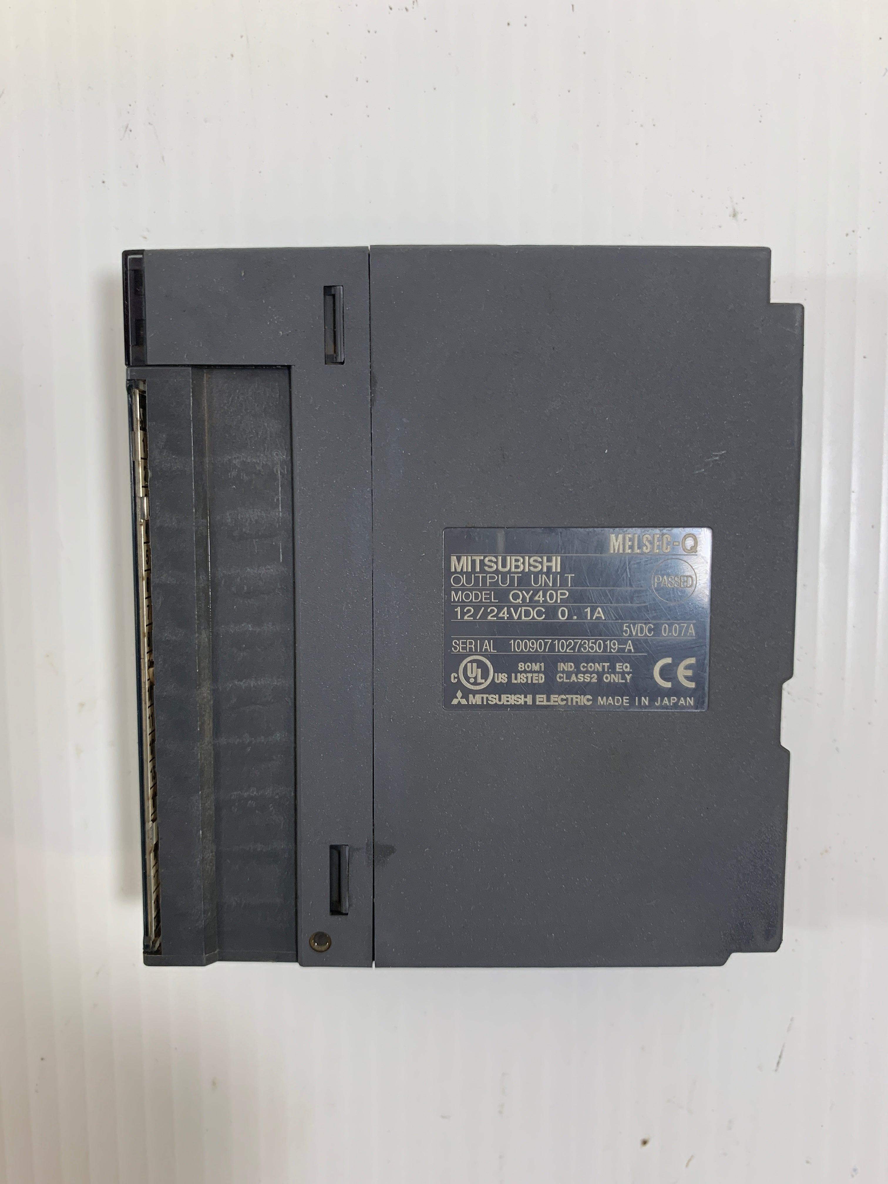 Mitsubishi QY40P PLC Output Module 12/24 VDC