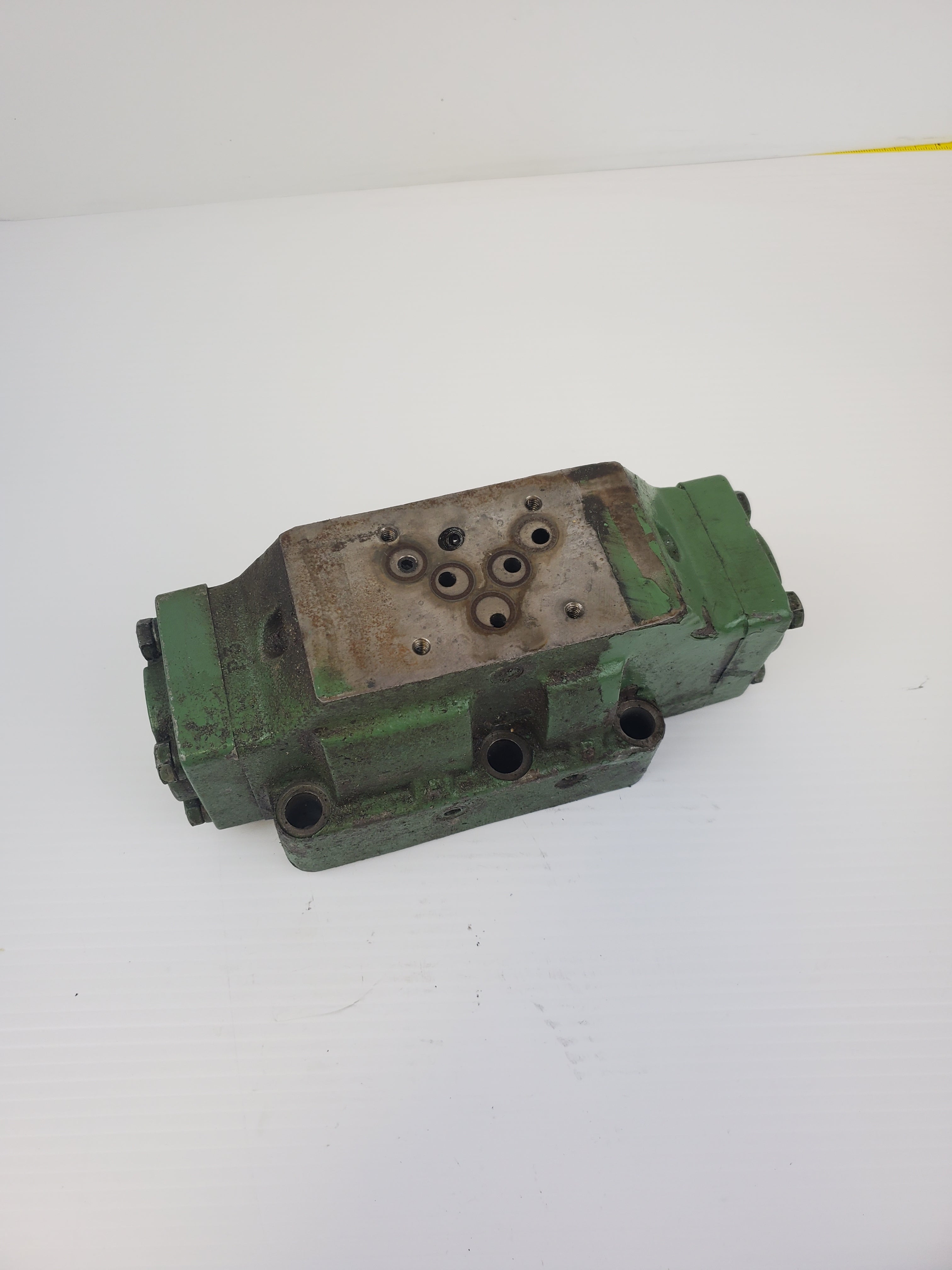 Vickers 280400 L24 Manifold Solenoid Pilot Valve