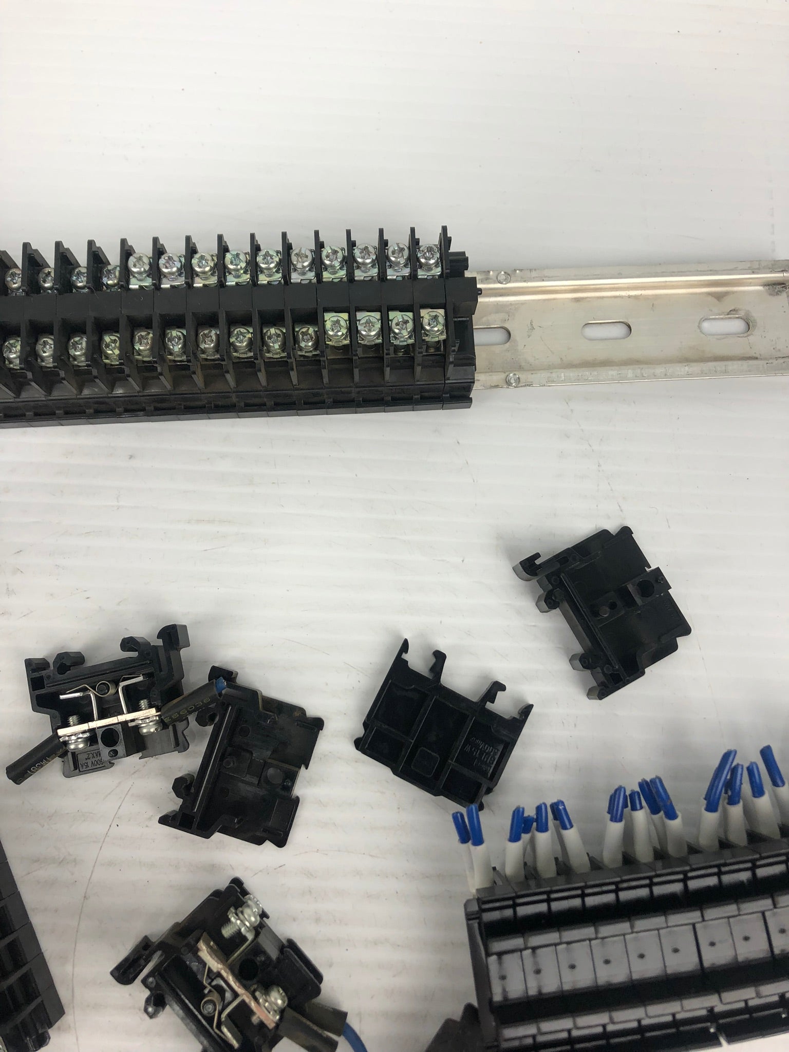 IDEC BN15MW Terminal Blocks - Lot of 95