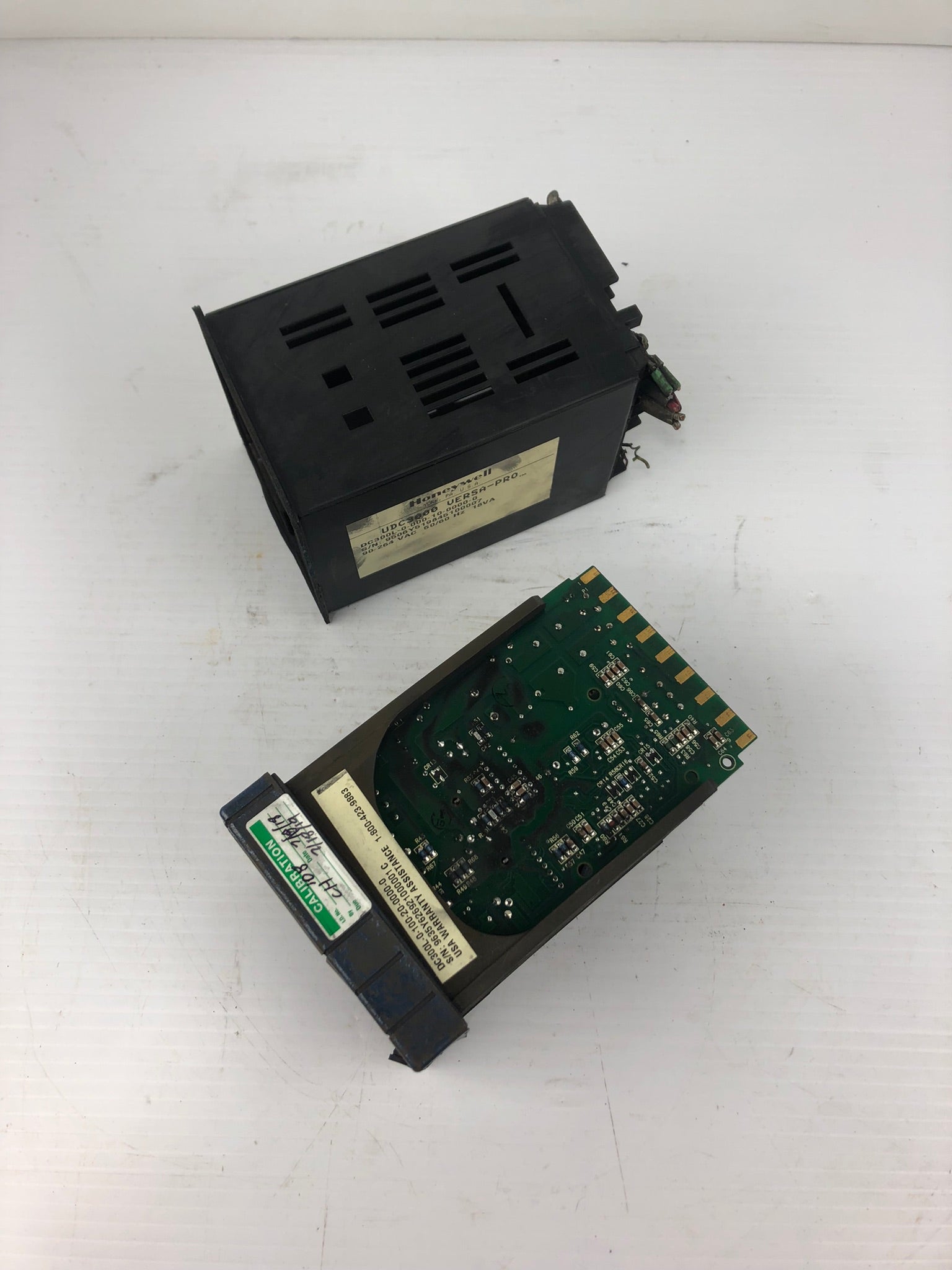 Honeywell DC300L-0-100-20-0000-0 Controller UDC3000 Versa Pro