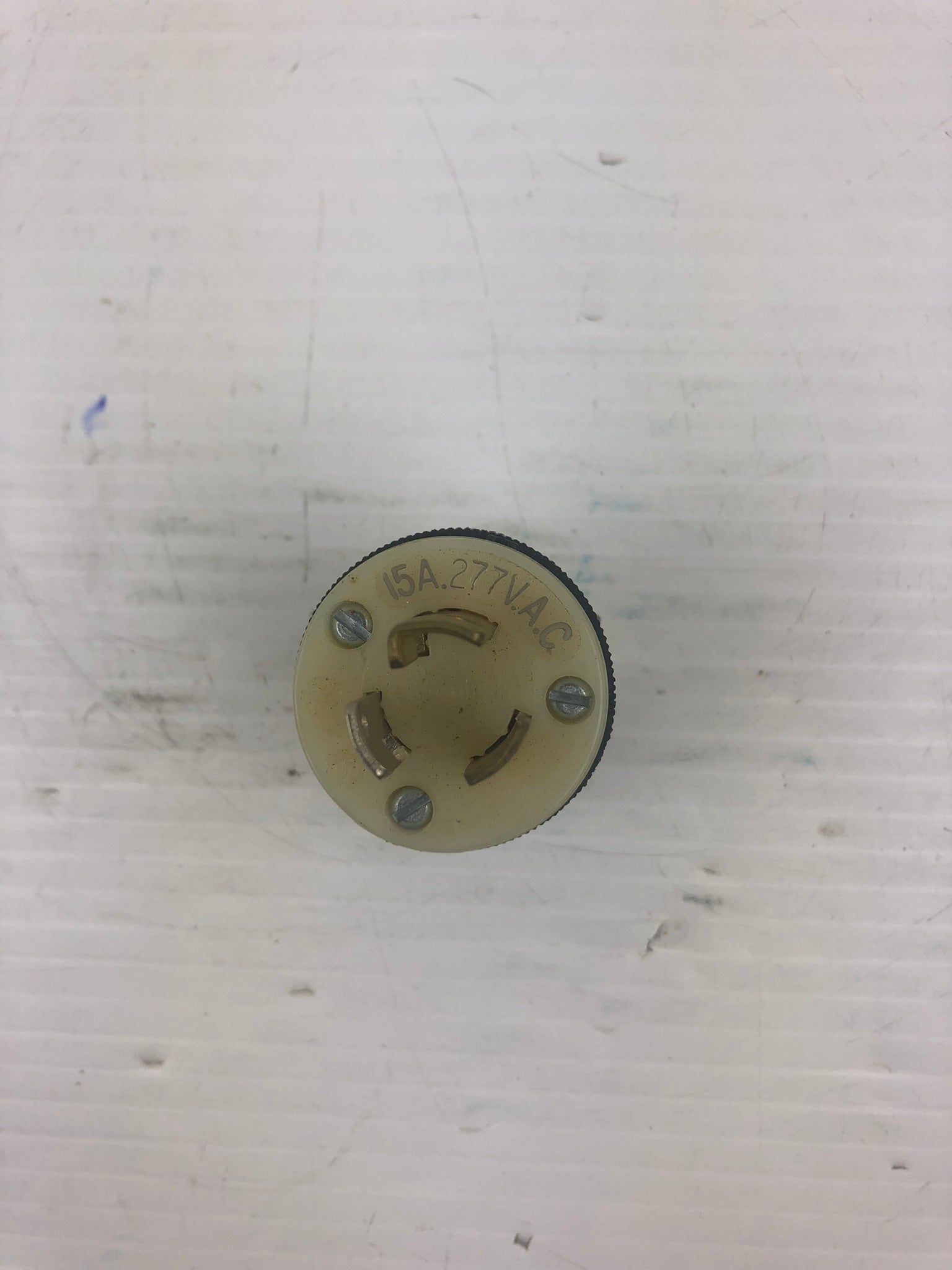 Hubbell Turn & Pull Twist Lock15A 277 VAC