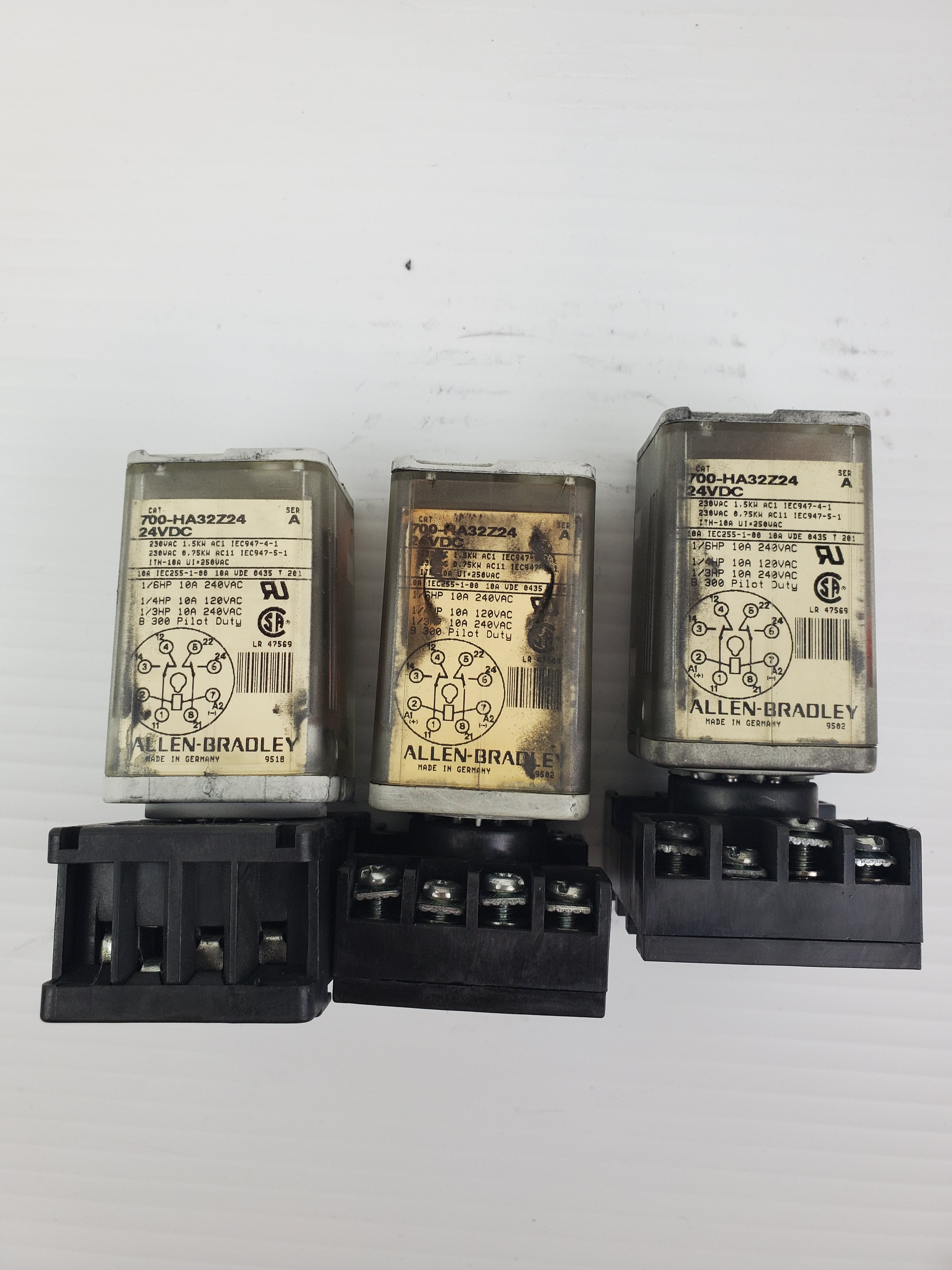 Allen-Bradley 700-HA32Z24 Series A 24VDC Relay With Socket - Lot of 3