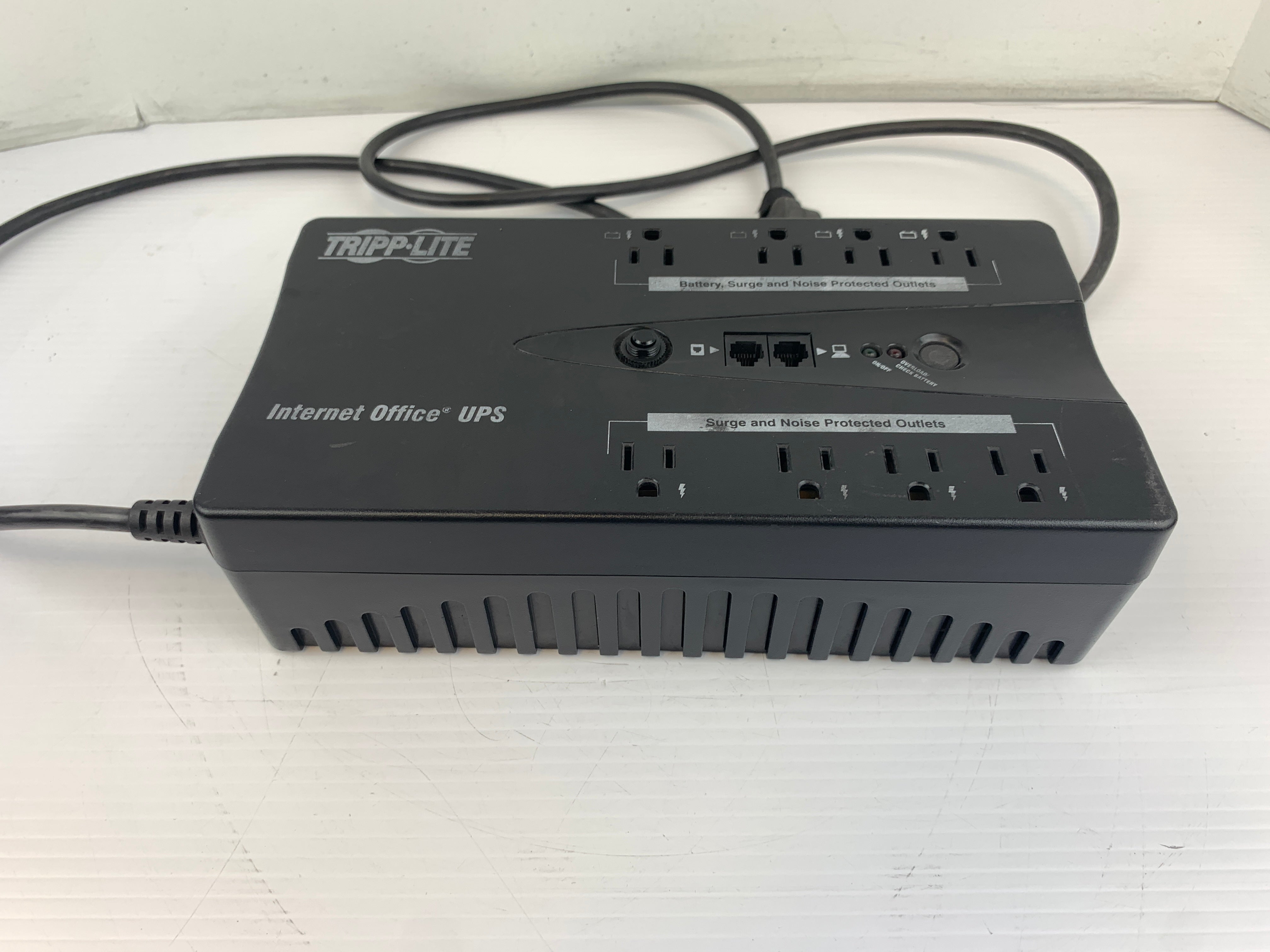 Tripp Lite Battery Backup Internet 600U 8 Outlet