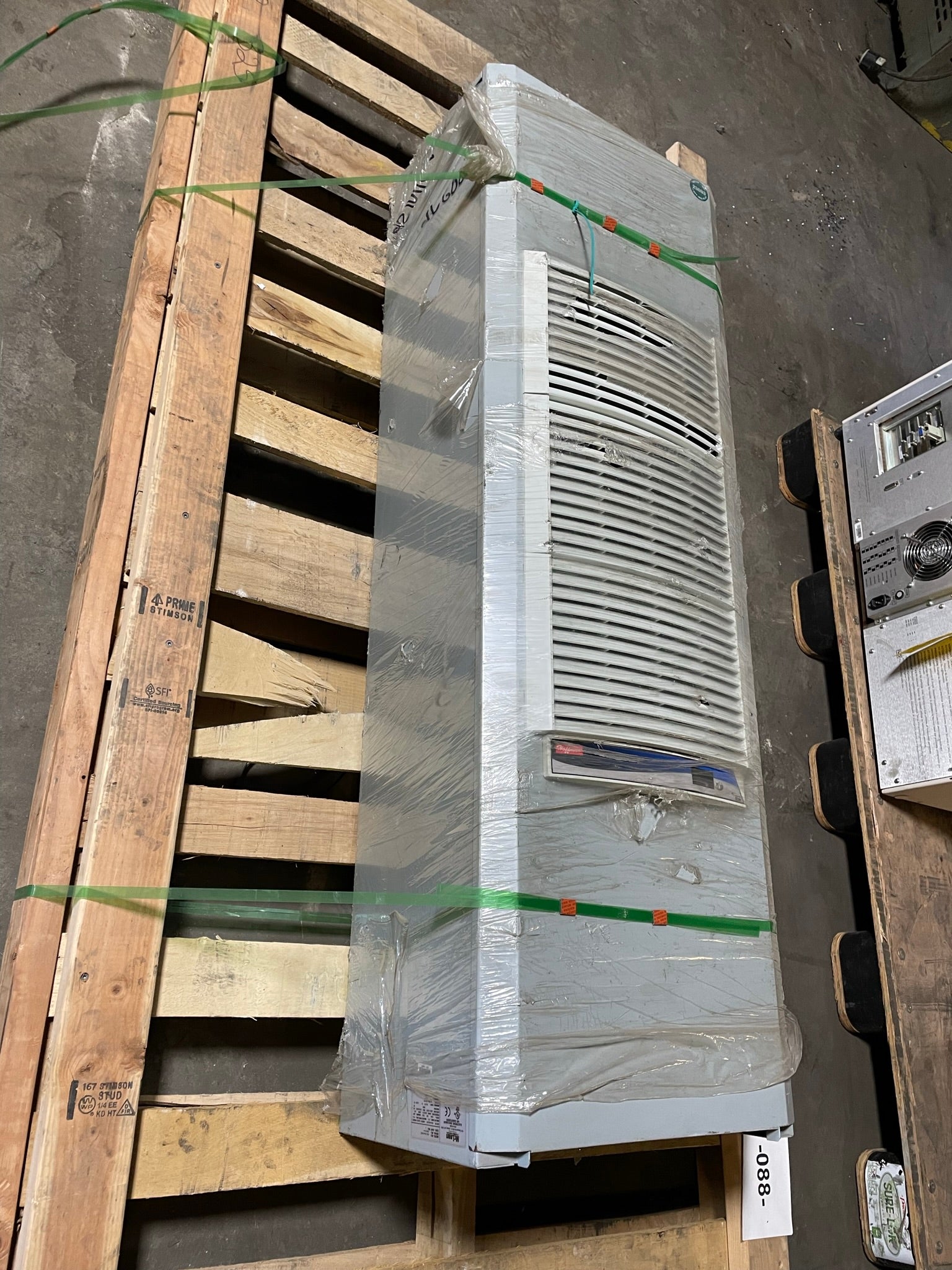 McLean Air Conditioner M52-1046-G002H Electronic Enclosure 3PH 400-440/460V