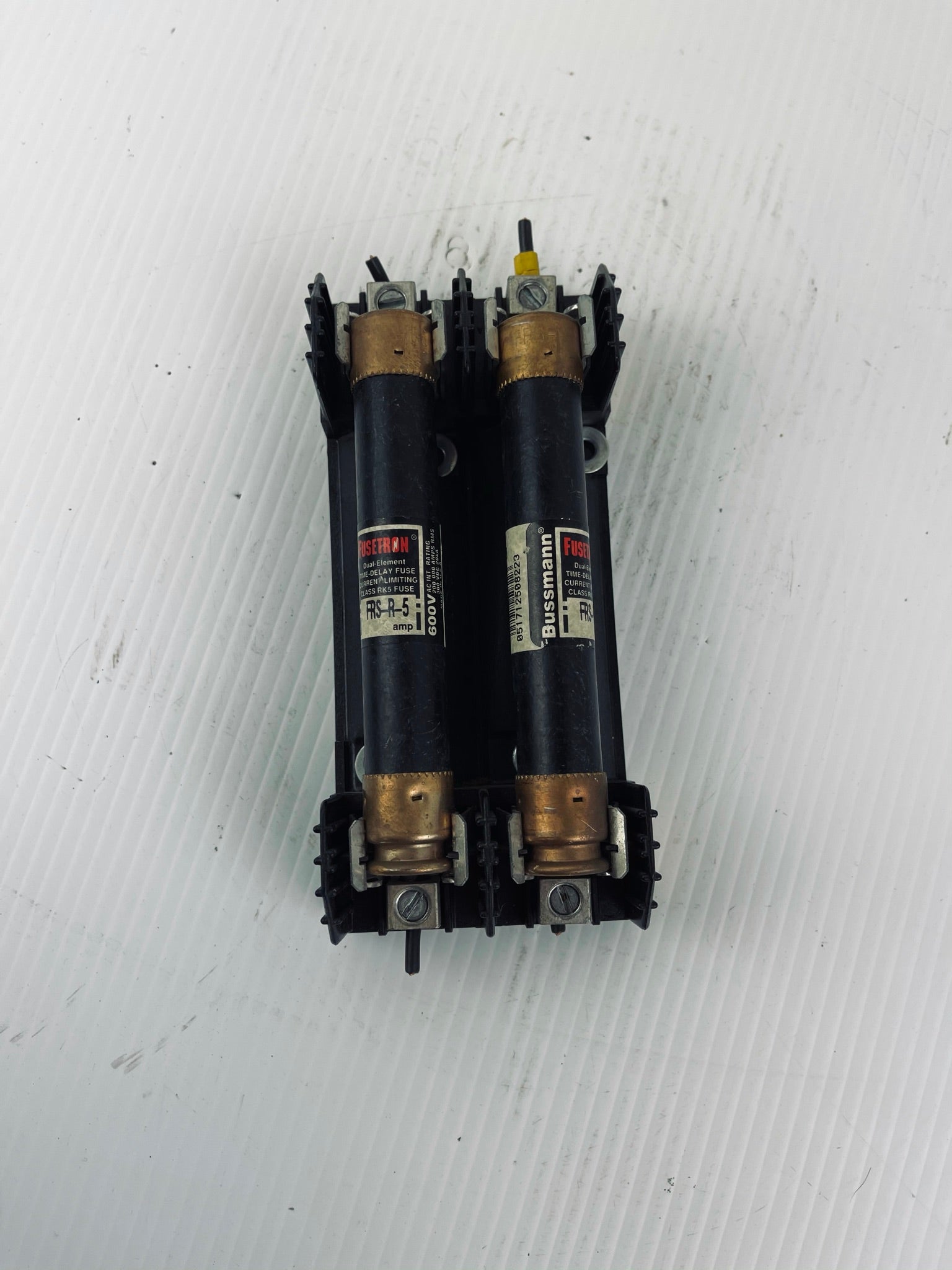 Buss R60030-2CR 600V-30A Fuse Holder and 2 Fuses FRS-R-5