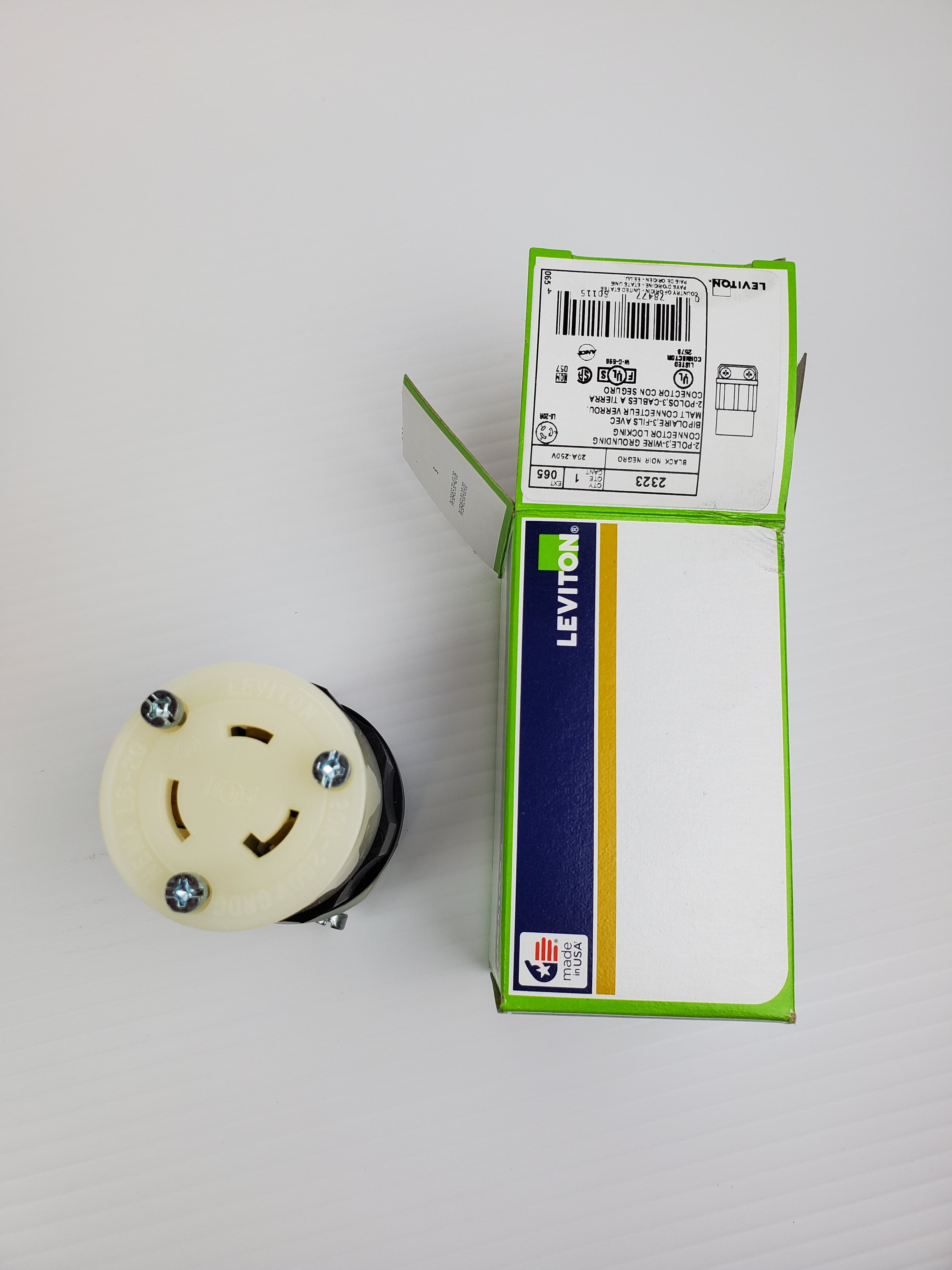 Leviton 2-Pole 3-Wire Grounding Connector Locking 065-2323 Black