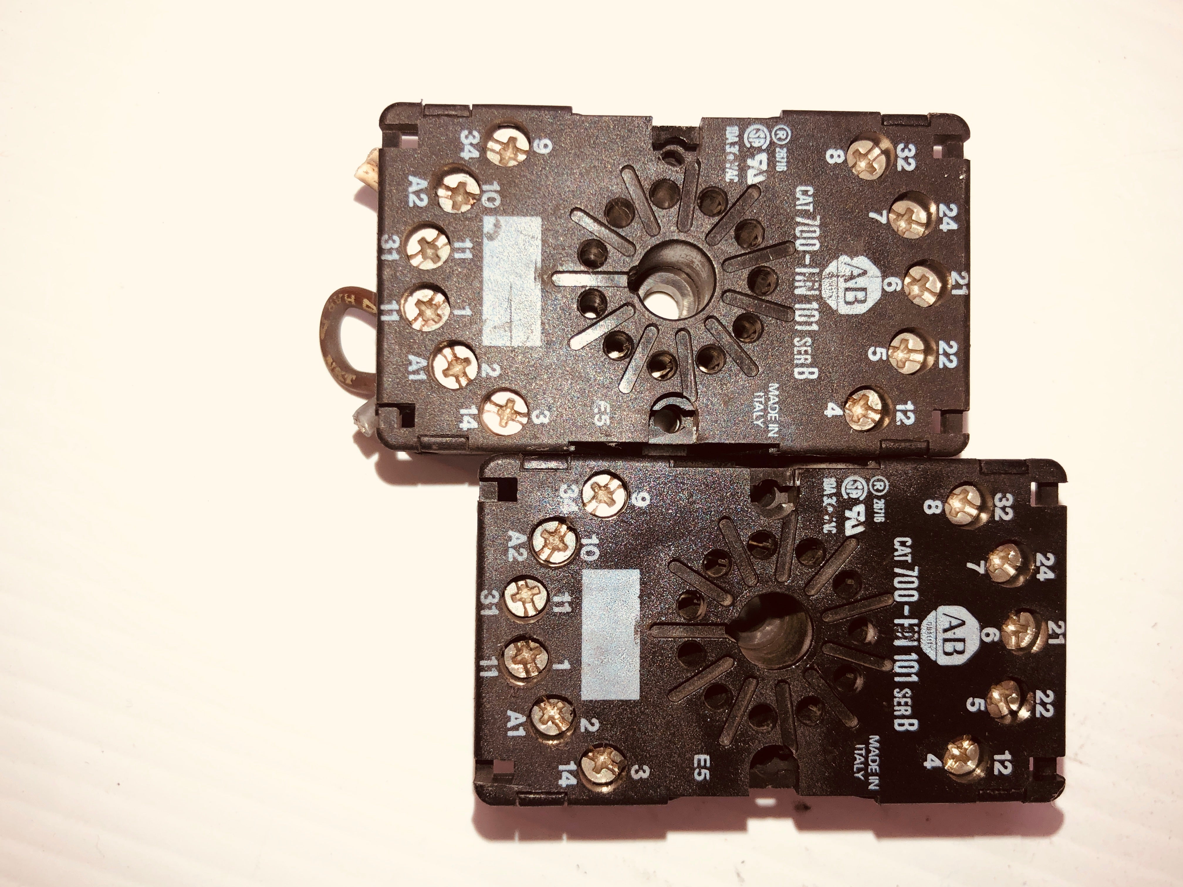 Allen-Bradley Socket 700-HN101 Series B - Lot of 2