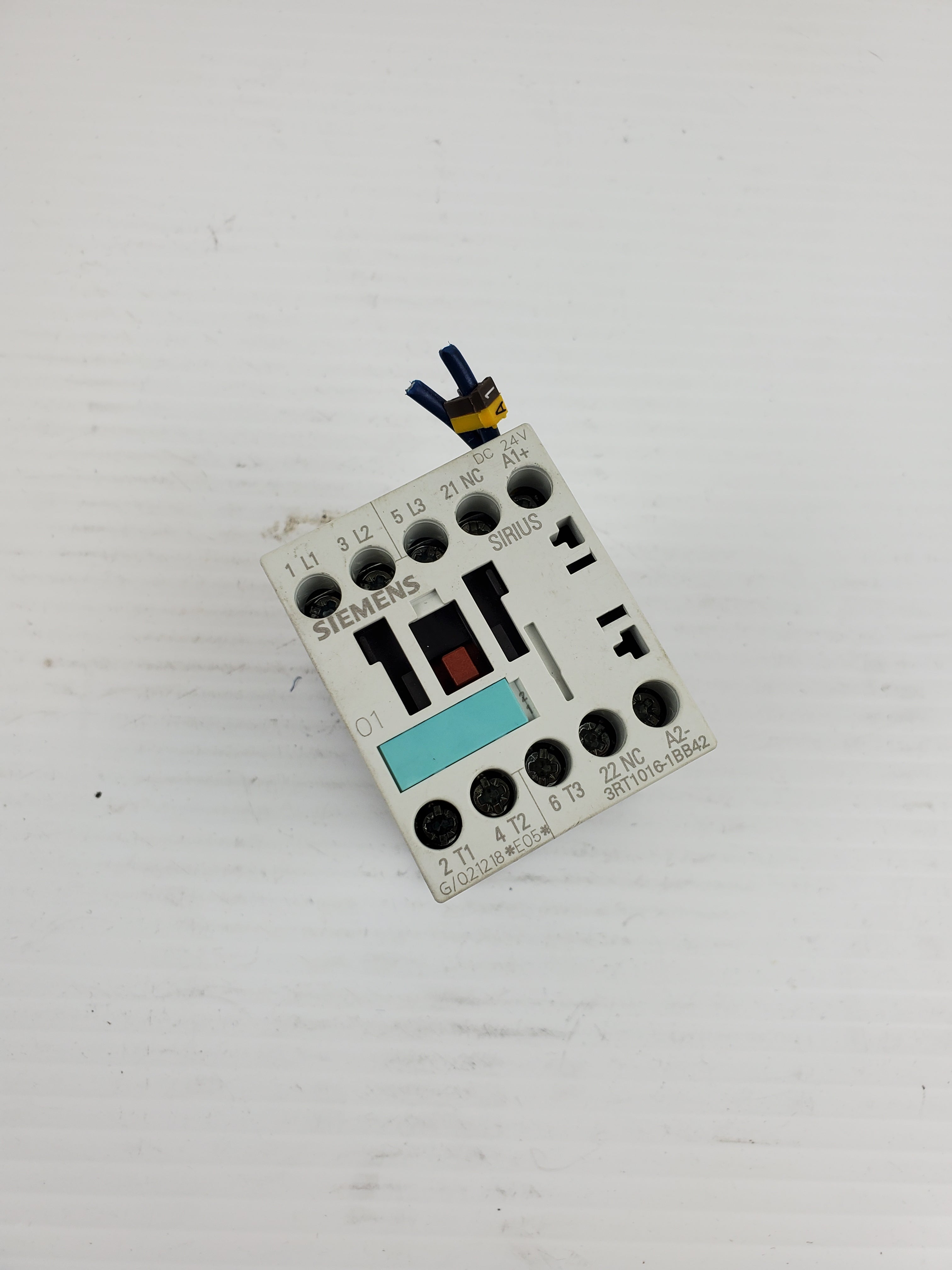 SIEMENS 3RT1016-1BB42 PLC Contactor Screw Connection 24VDC G/021218*E05*