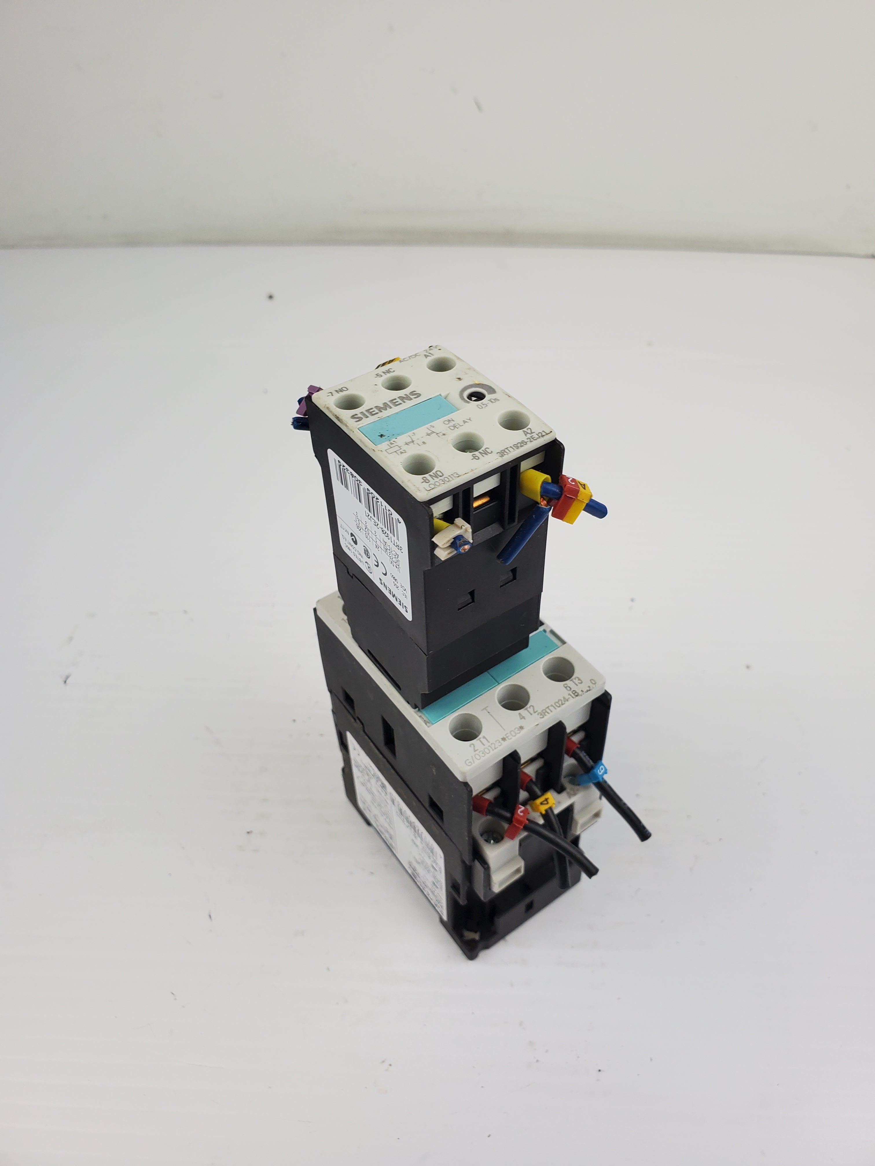 Siemens 3RT1024-1B Contactor With 3RT1926-2EJ21 Contact Block