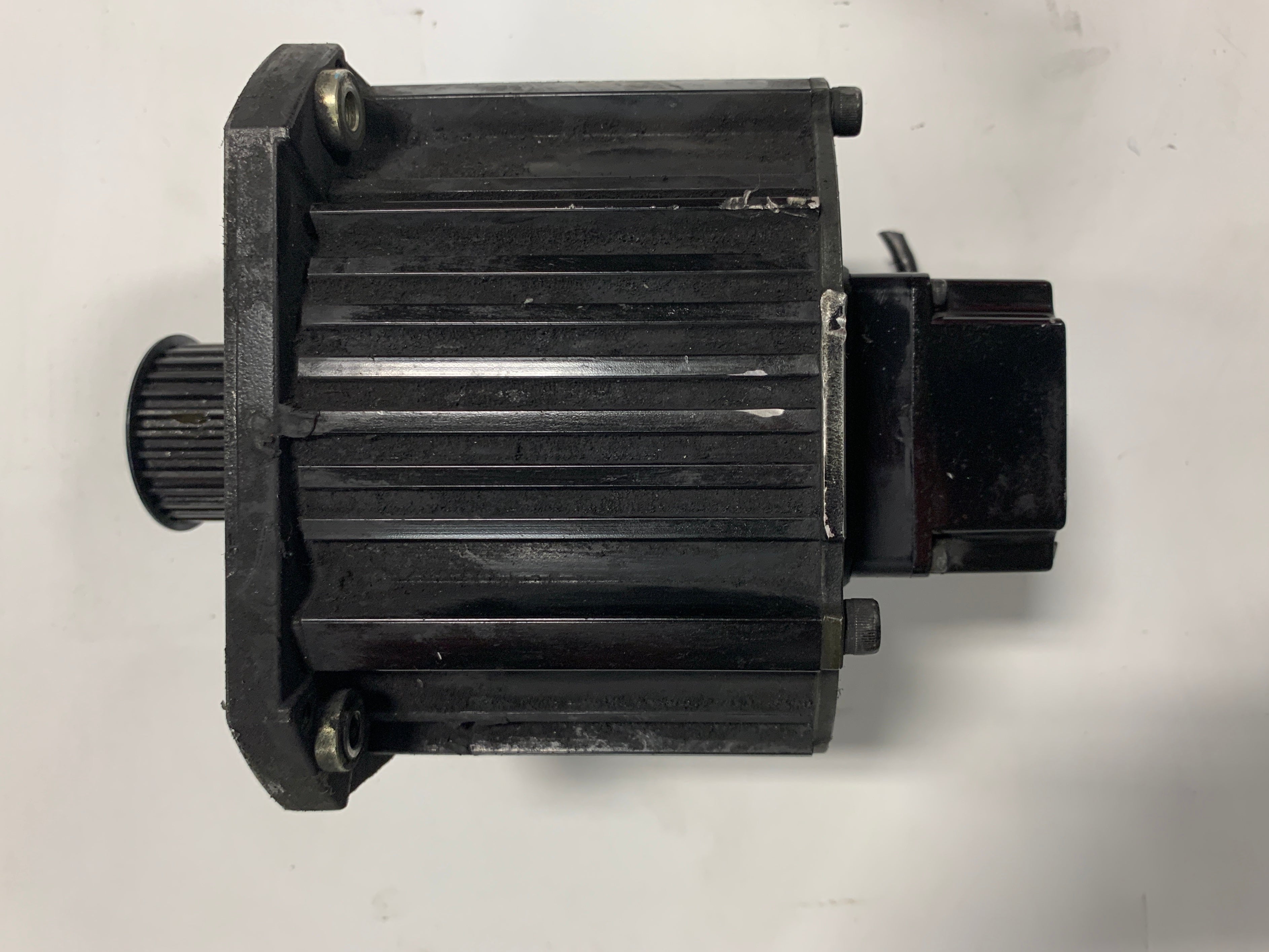 Yaskawa SGMRS-12A2B-YR11 Servo Motor