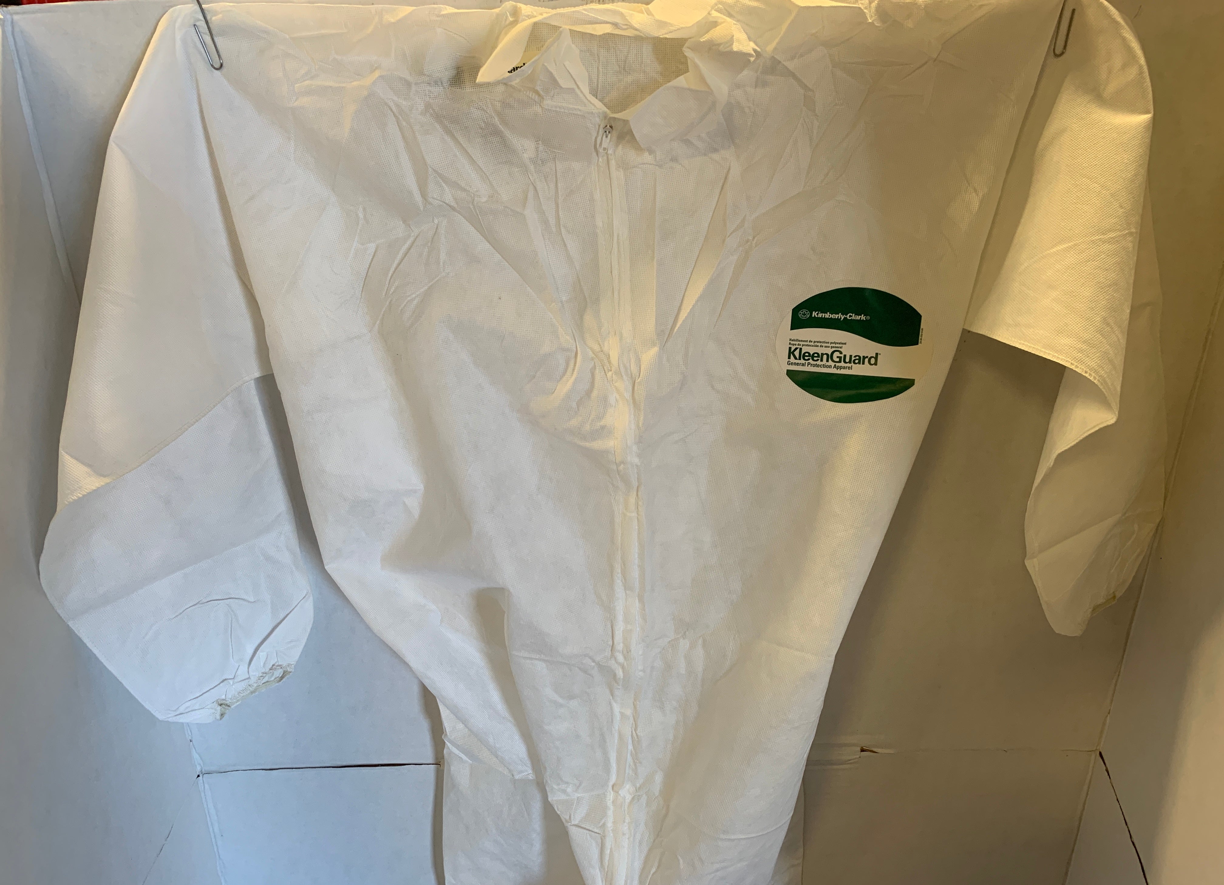 Kleen Guard Coveralls White Medium Box of 24 49102