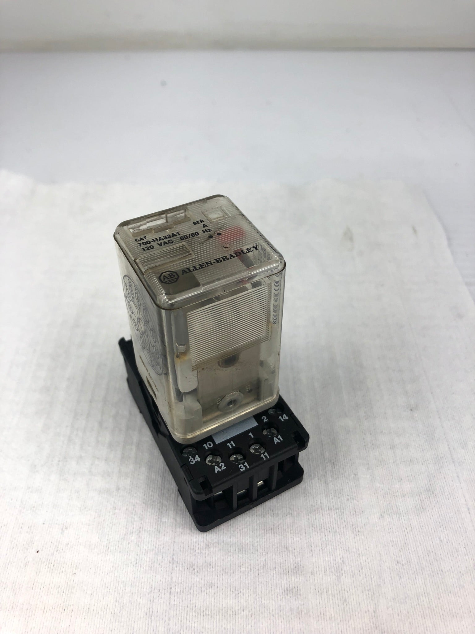 Allen Bradley 700-HA33A1 Relay Series A with 700-HN 101 Base Series B