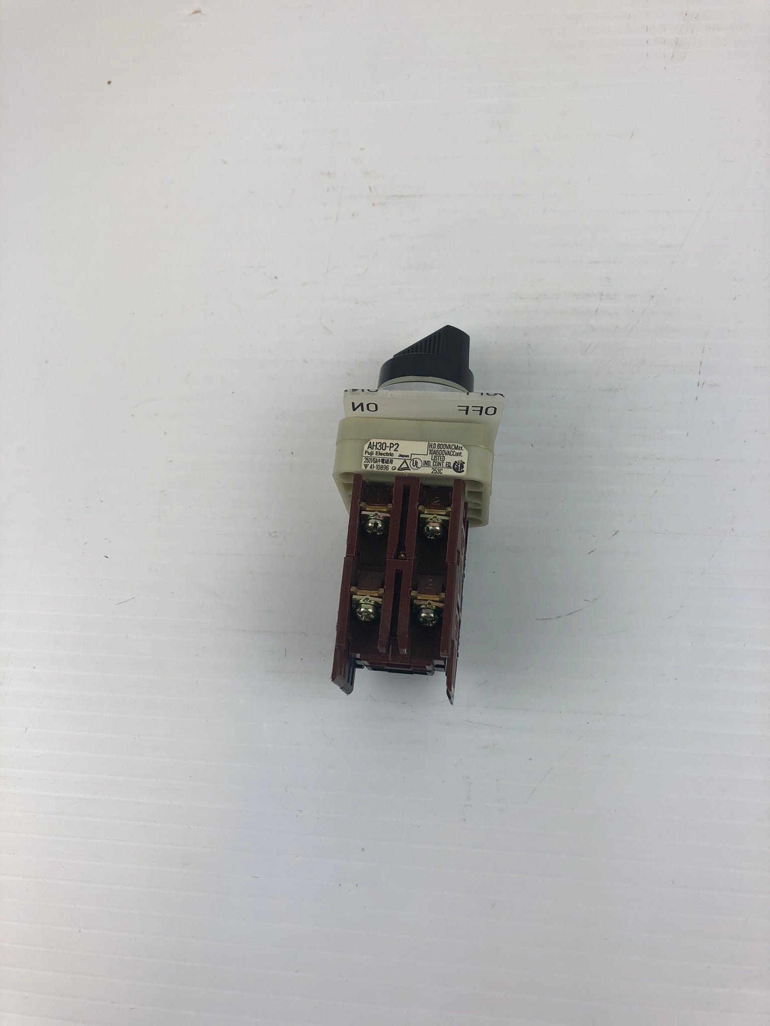 Fuji Electric Off/On Command Switch AH30-P2 Black 600VAC