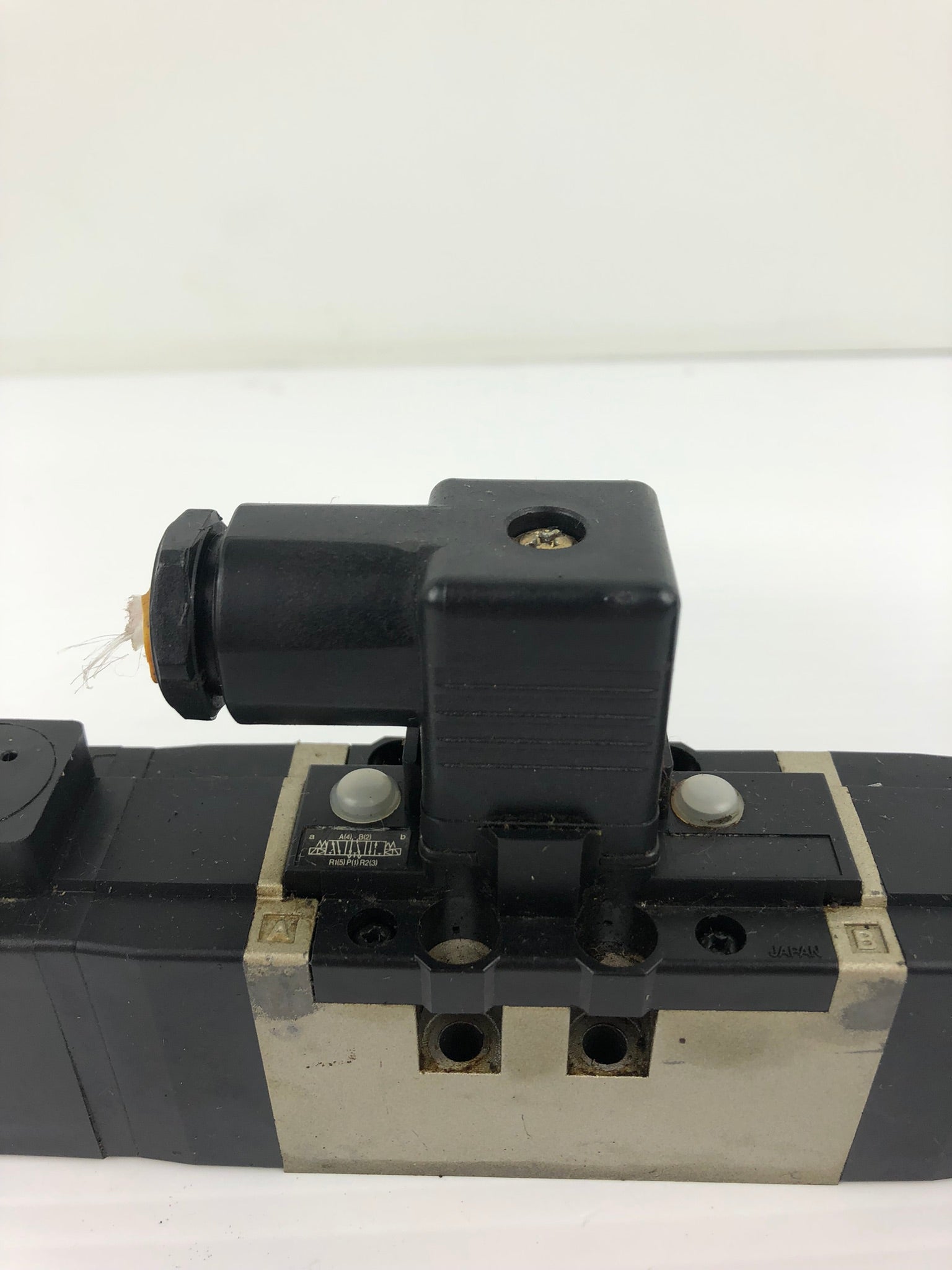 SMC VS7-6-FJG-D-9N Solenoid Valve - with UKL JALCO Connector