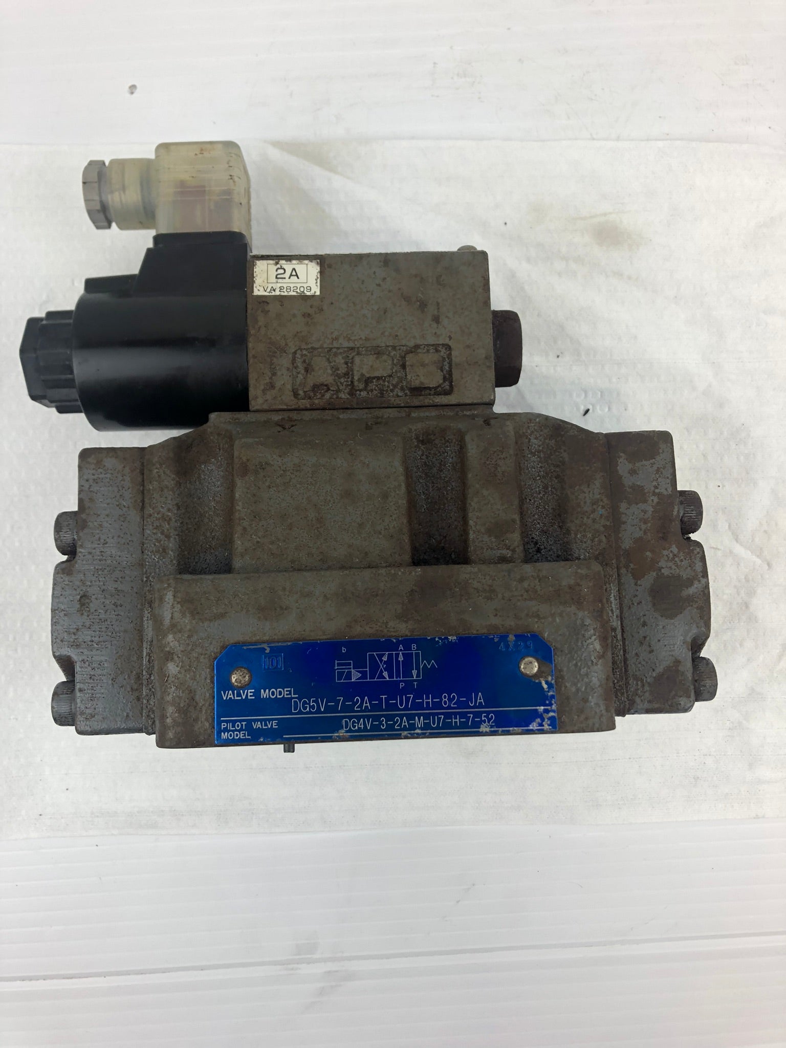 Tokimec DG5V-7-2A-T-U7-H-82-JA Directional Solenoid Control Valve