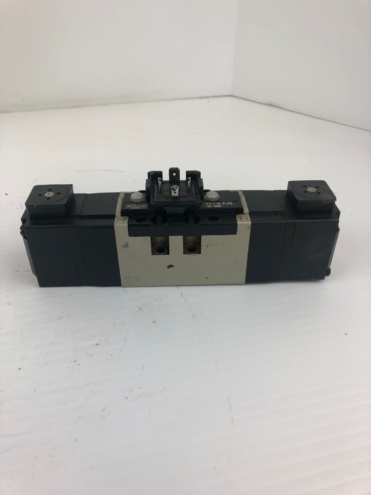 SMC VS7-6-FJG-D-9N Solenoid Valve